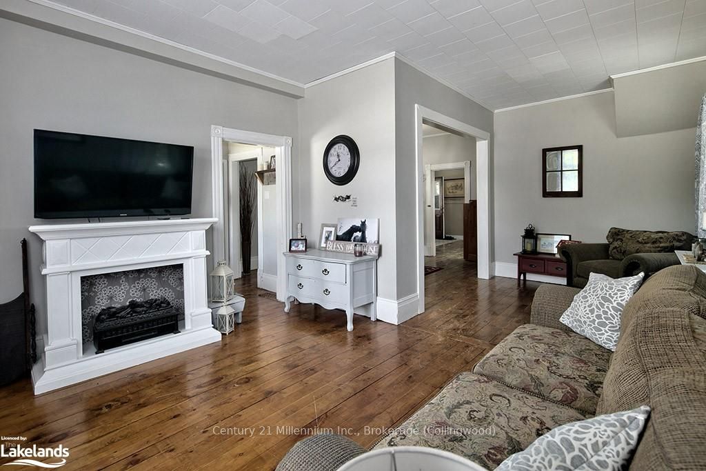523 Hurontario Street Property Photo 10