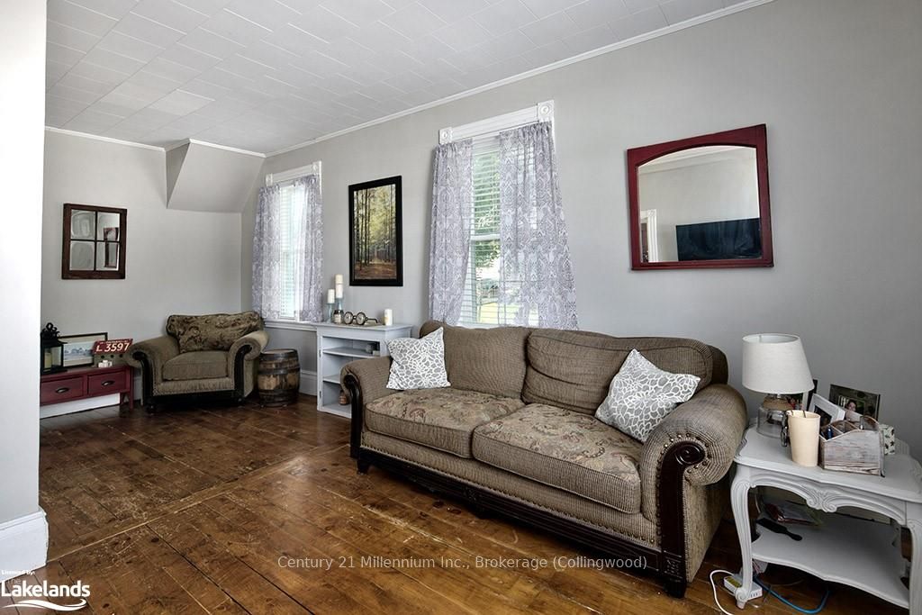 523 Hurontario Street Property Photo 11