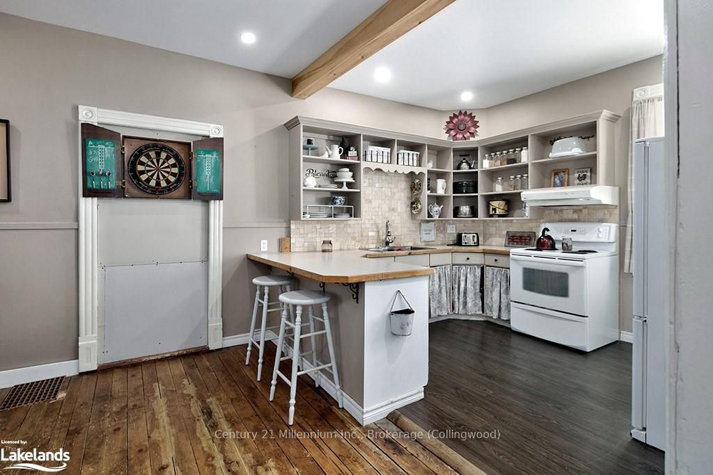 523 Hurontario Street Property Photo 14