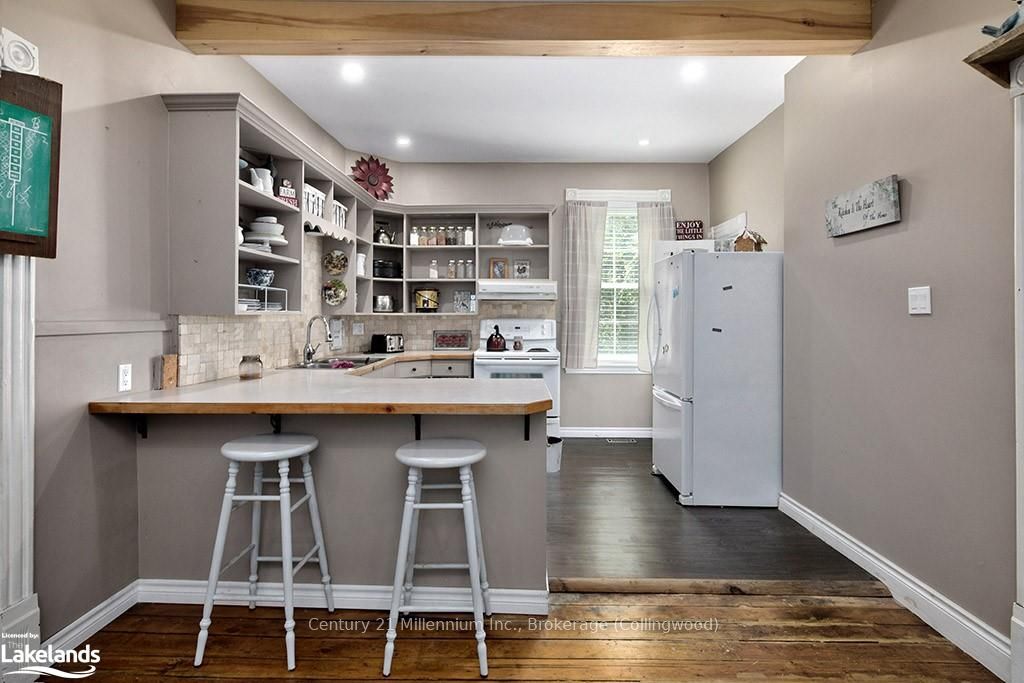 523 Hurontario Street Property Photo 15
