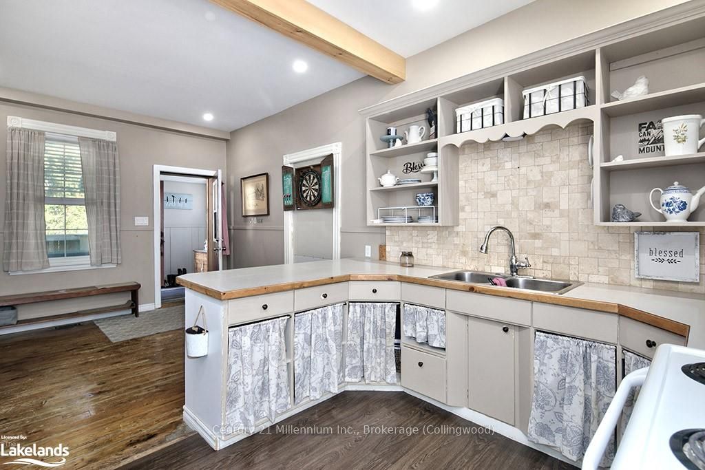 523 Hurontario Street Property Photo 16