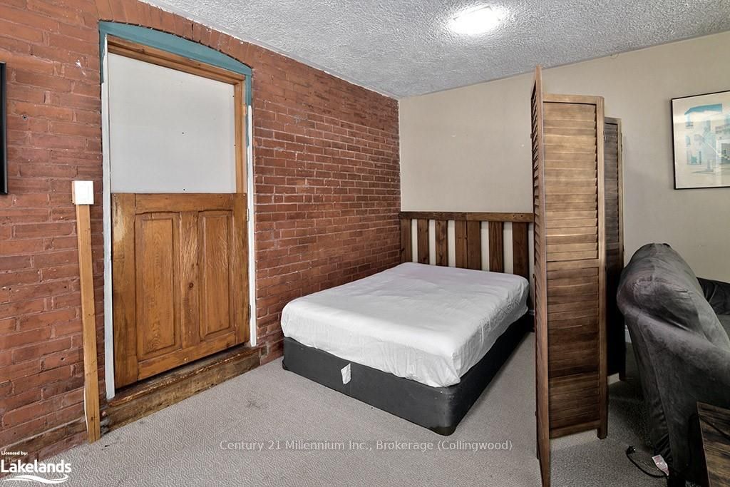 523 Hurontario Street Property Photo 36