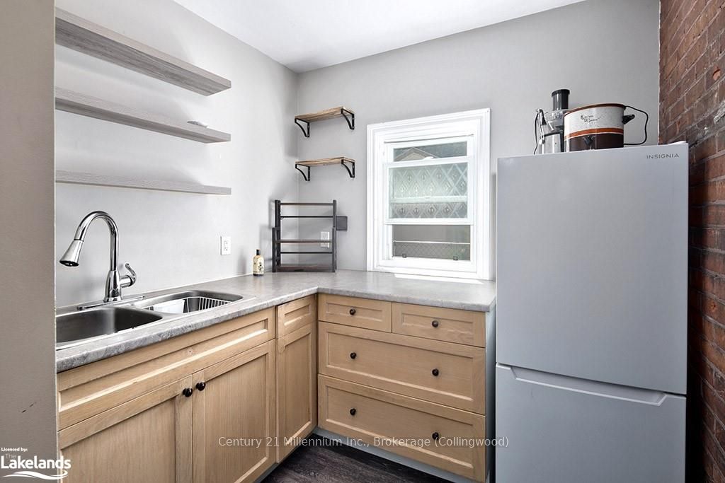 523 Hurontario Street Property Photo 37