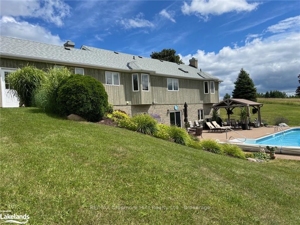 2332 Centre Line Property Photo 5