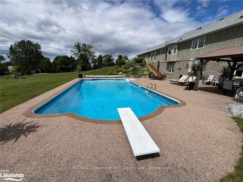 2332 Centre Line Property Photo 13