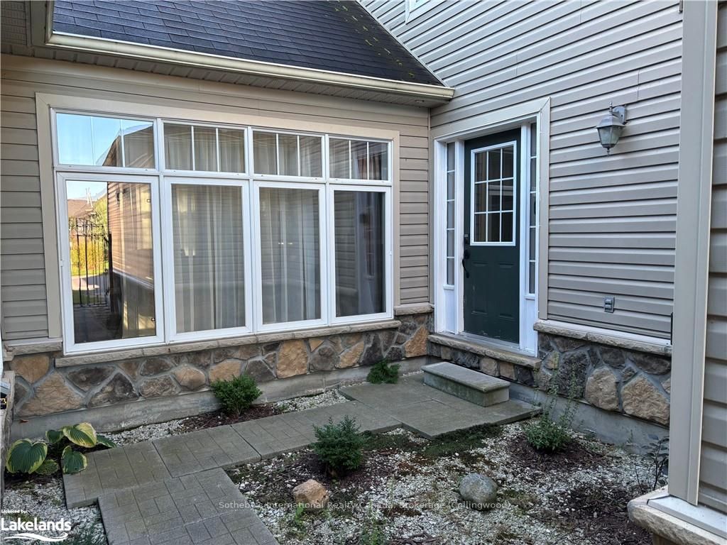 50 Silver Crescent Property Photo 3