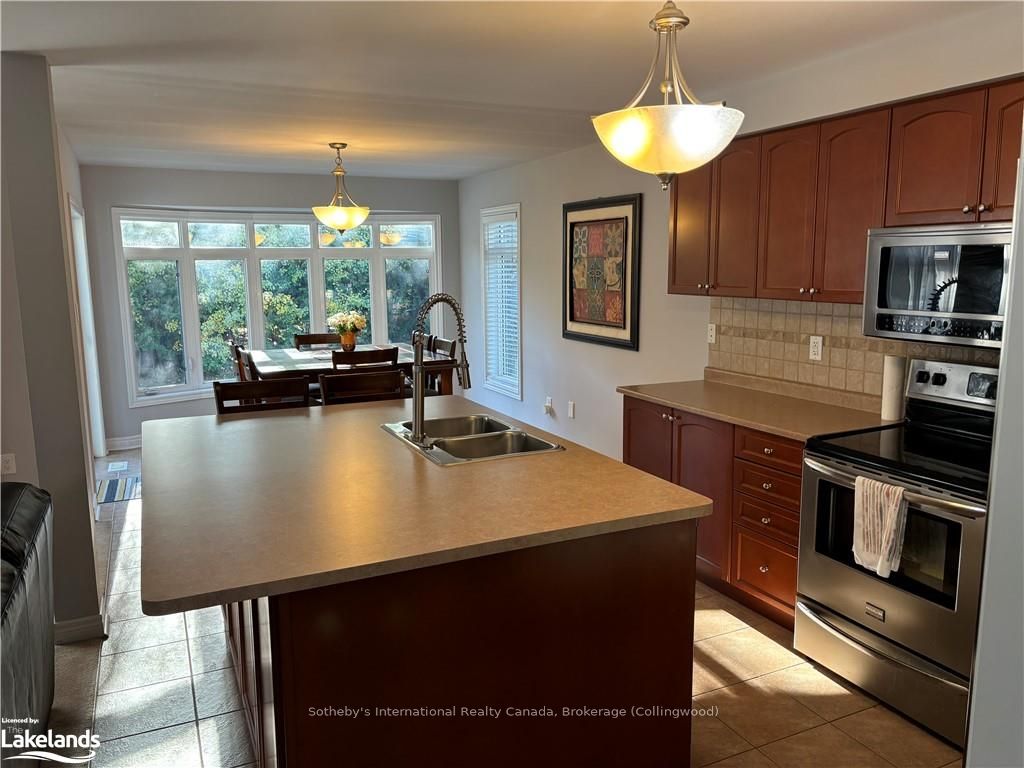 50 Silver Crescent Property Photo 5
