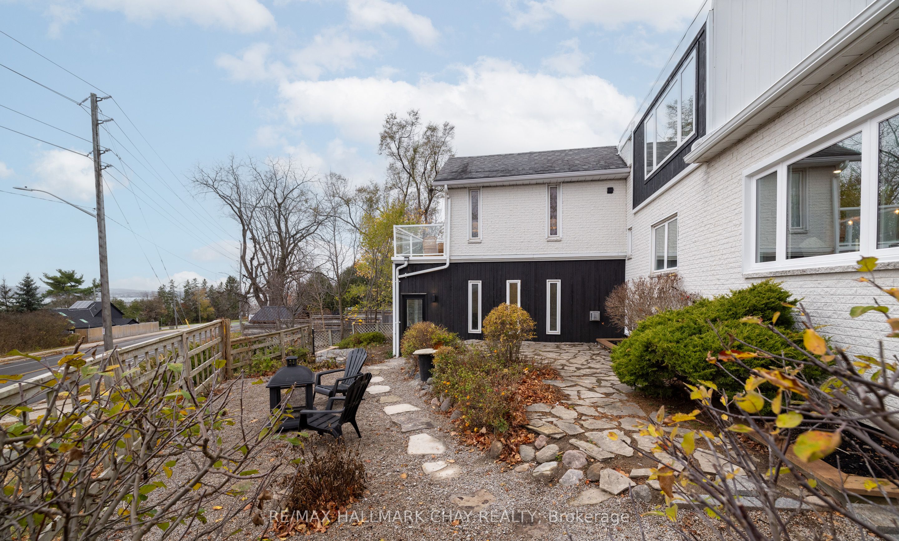 425 Codrington Street Property Photo 2