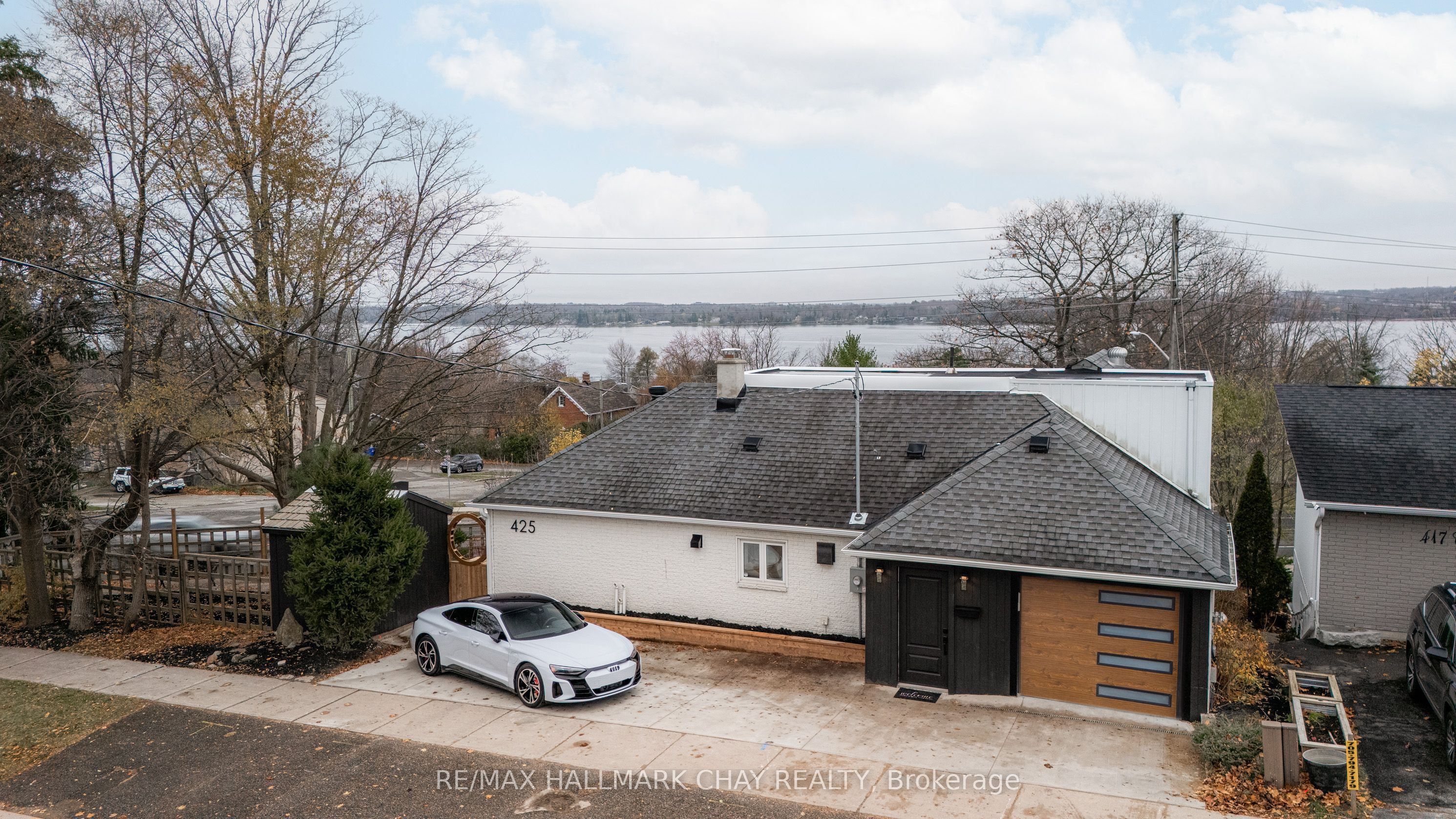 425 Codrington Street Property Photo 3