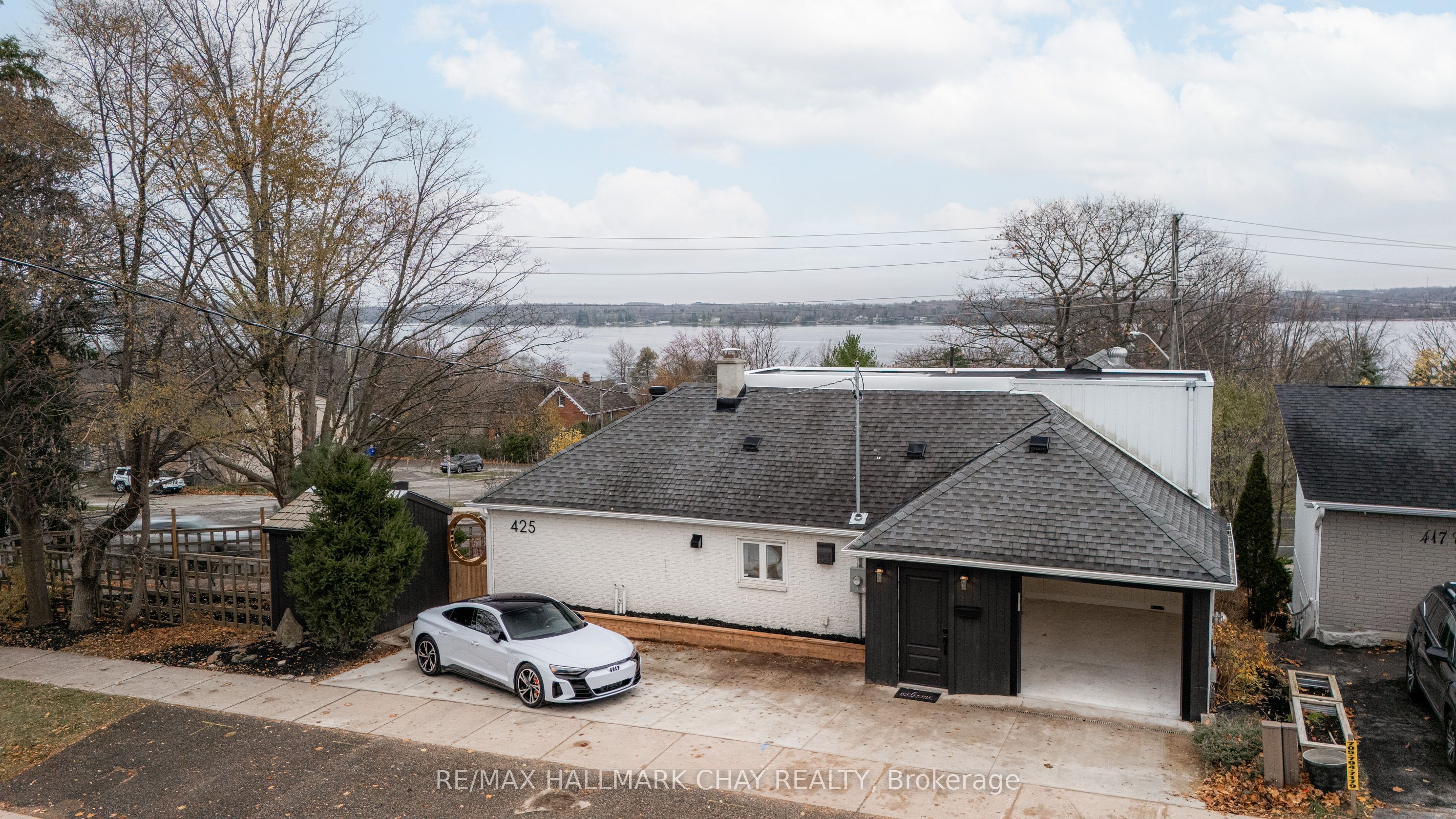 425 Codrington Street Property Photo 4