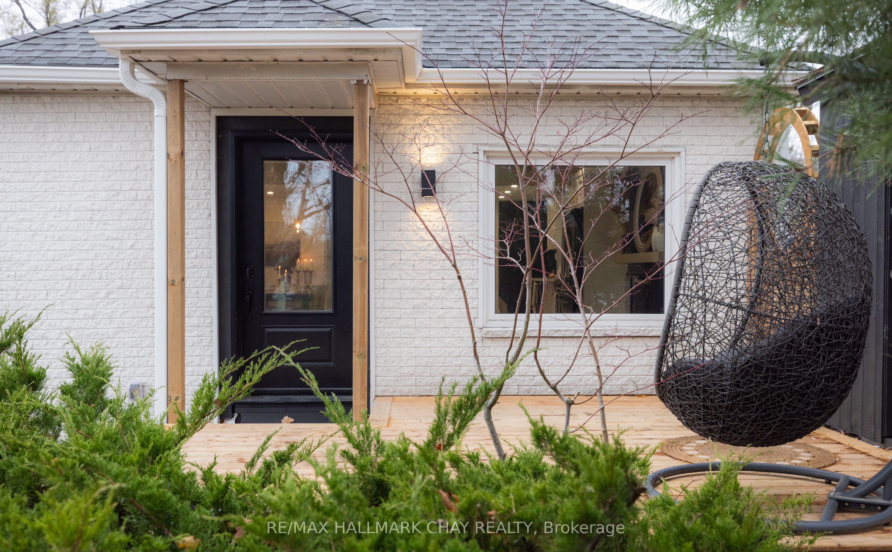 425 Codrington Street Property Photo 7