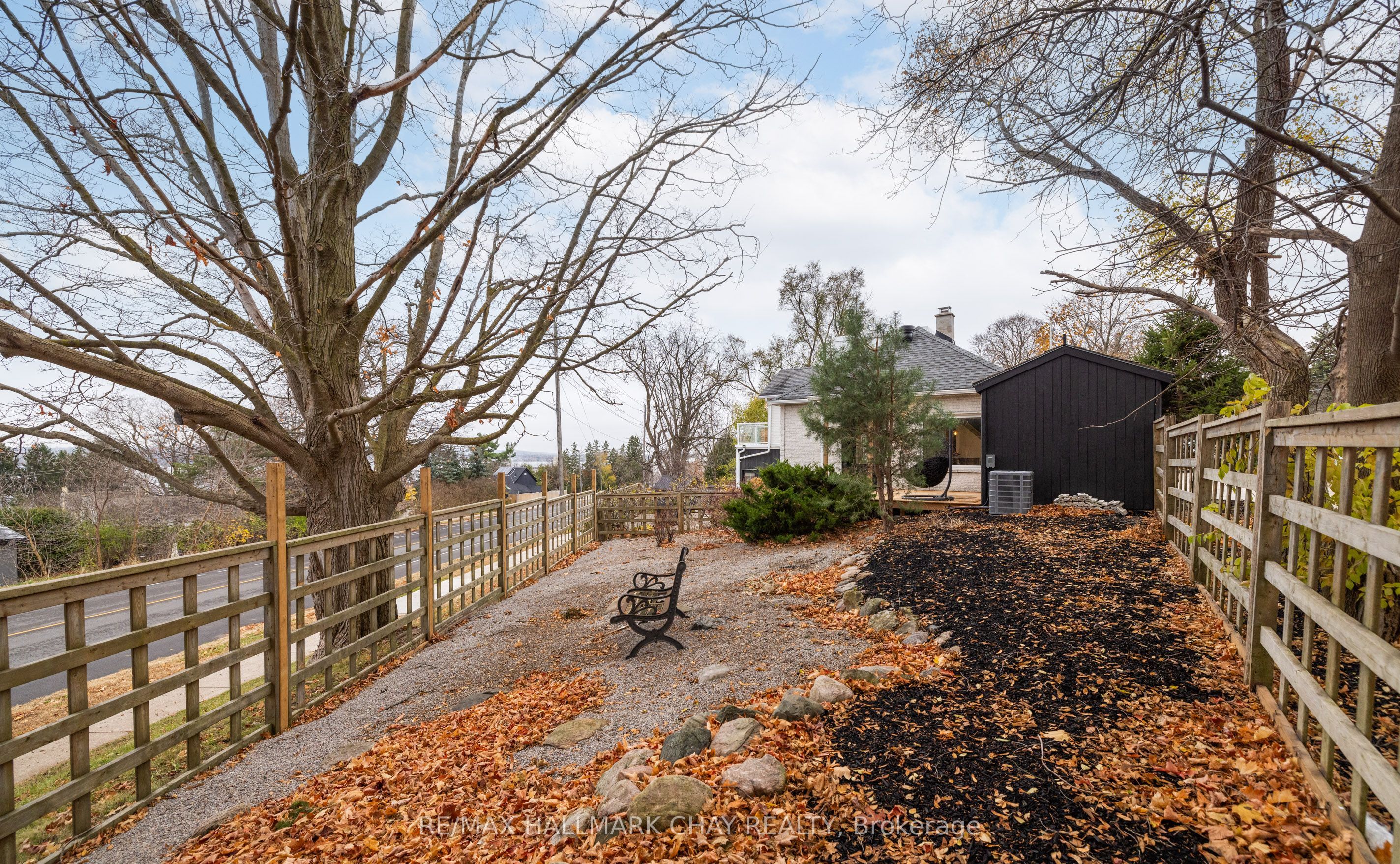 425 Codrington Street Property Photo 10