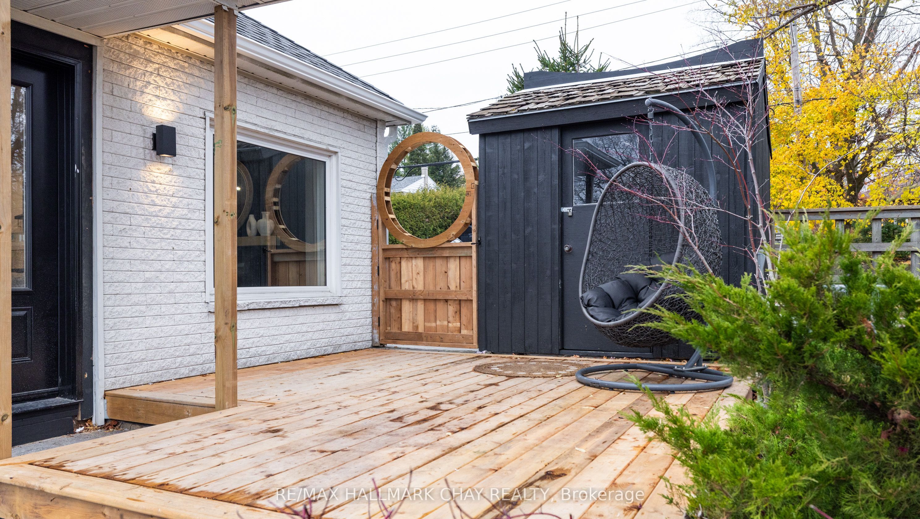 425 Codrington Street Property Photo 11