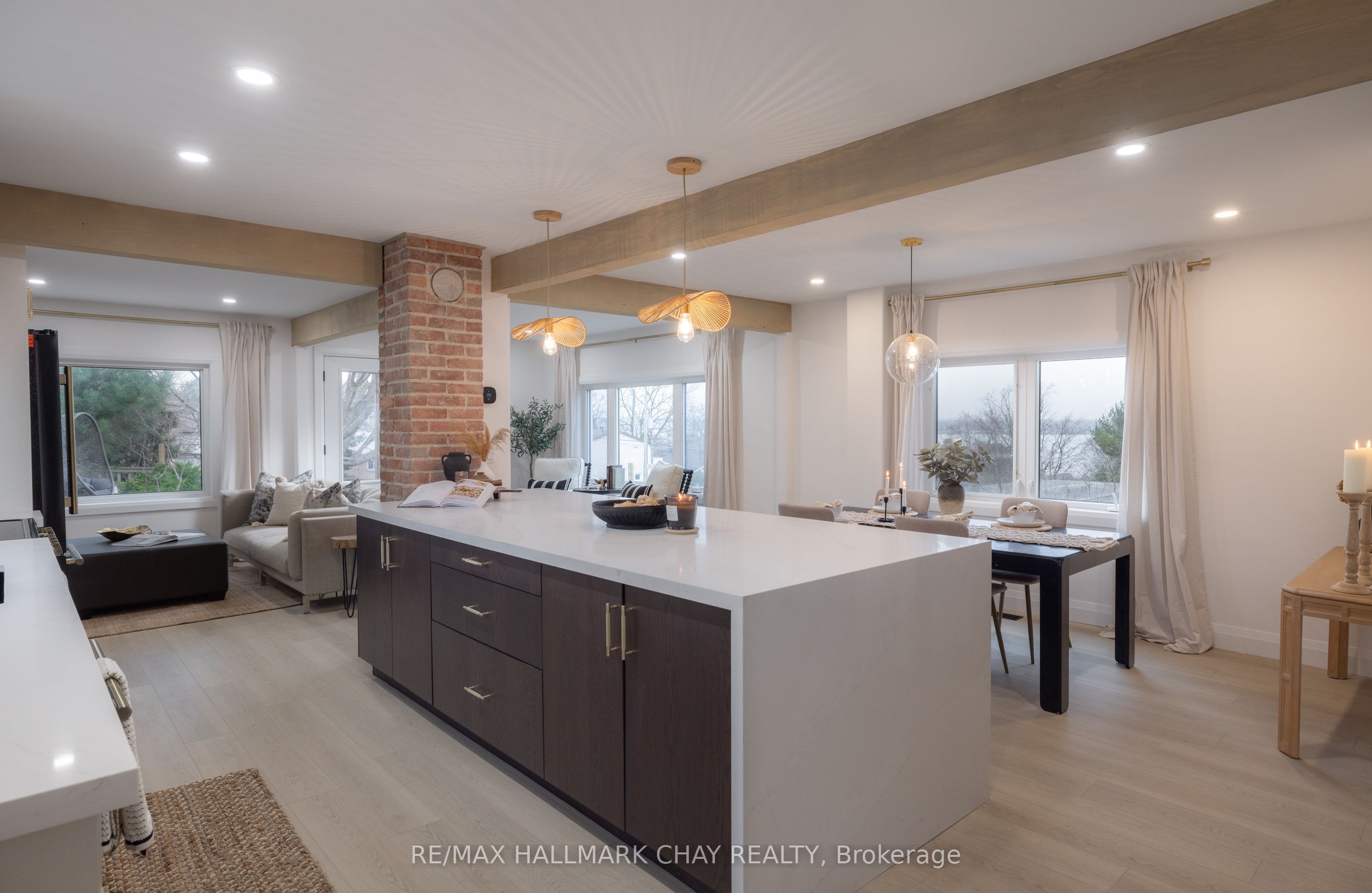 425 Codrington Street Property Photo 14