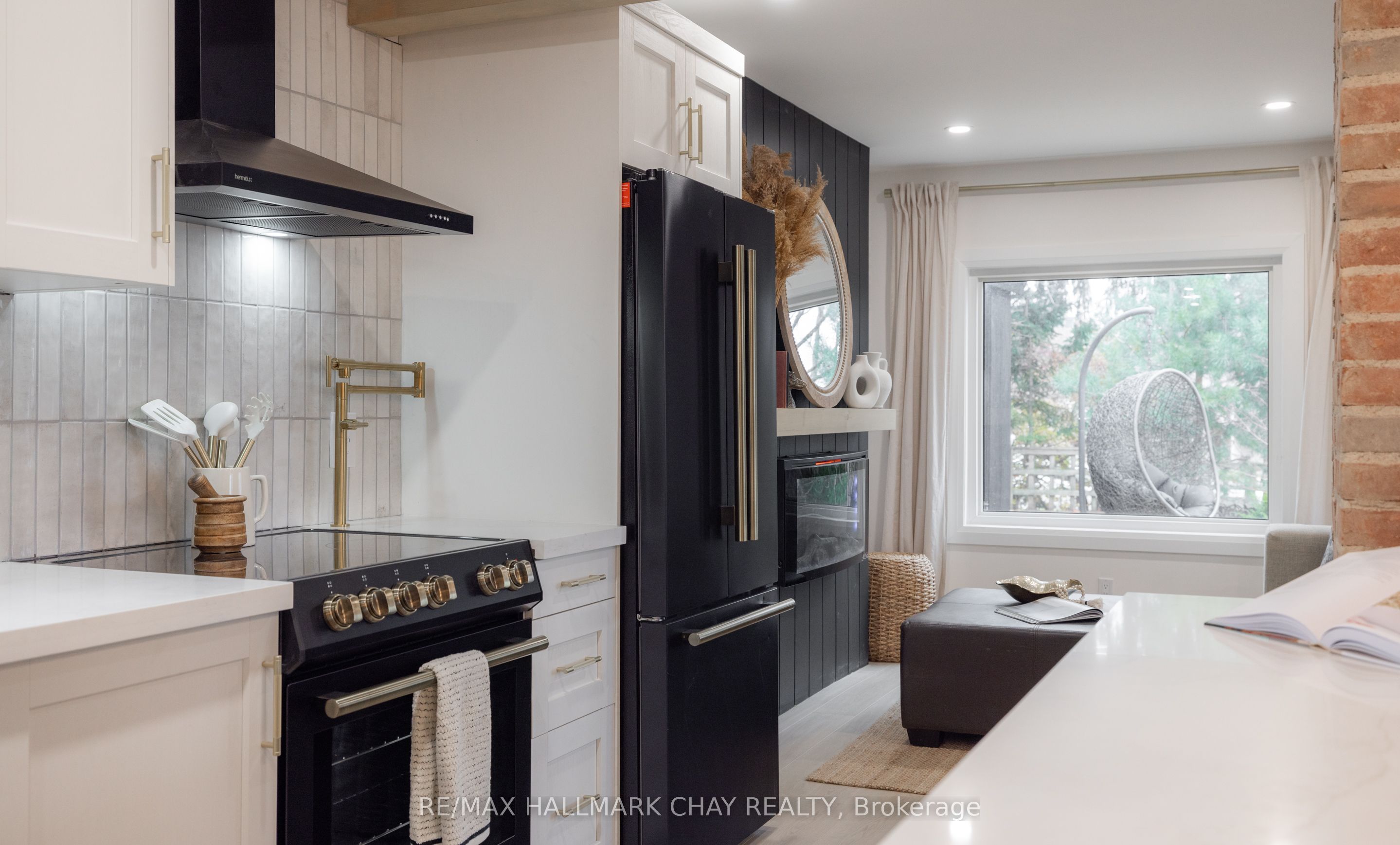 425 Codrington Street Property Photo 15