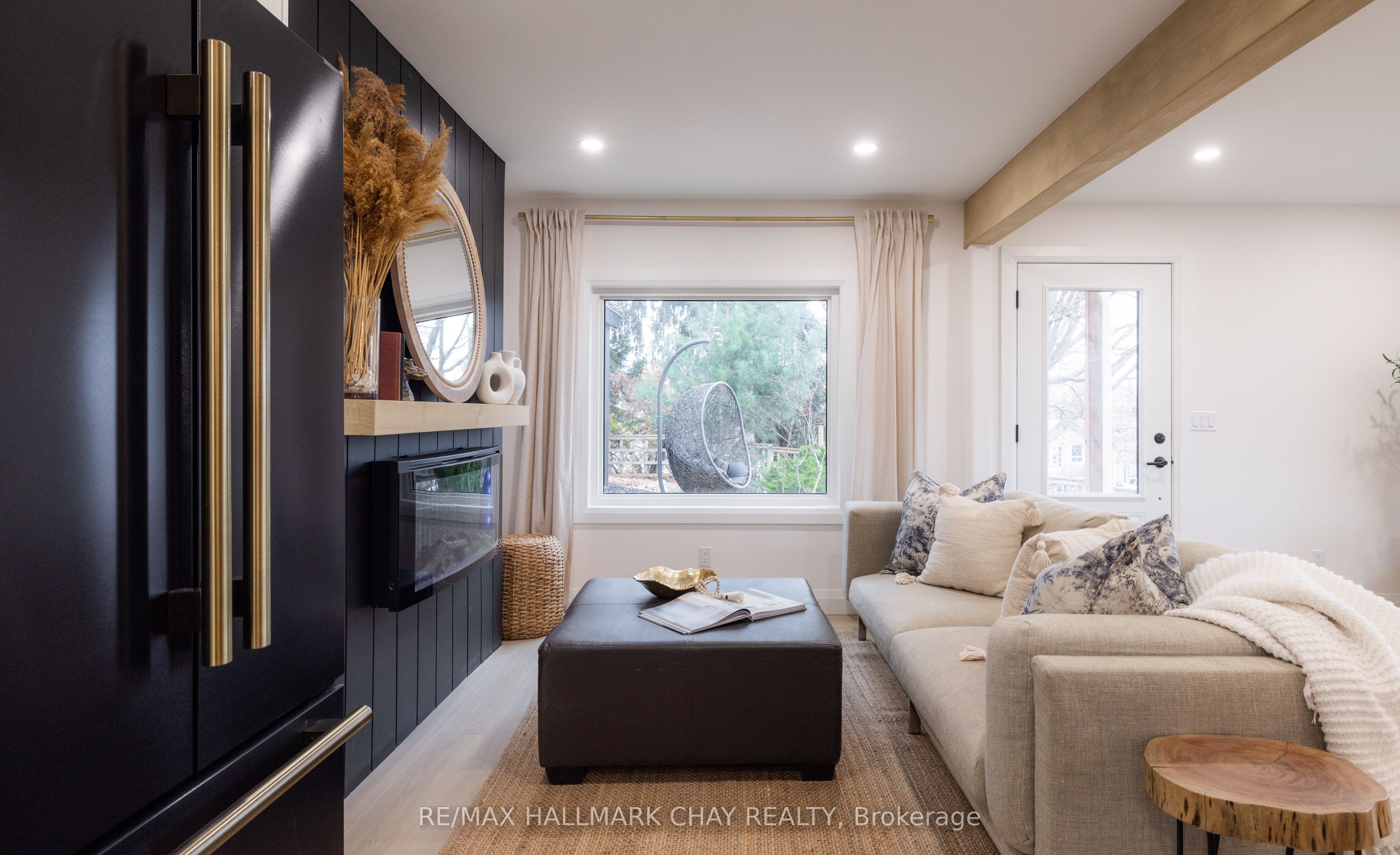 425 Codrington Street Property Photo 21