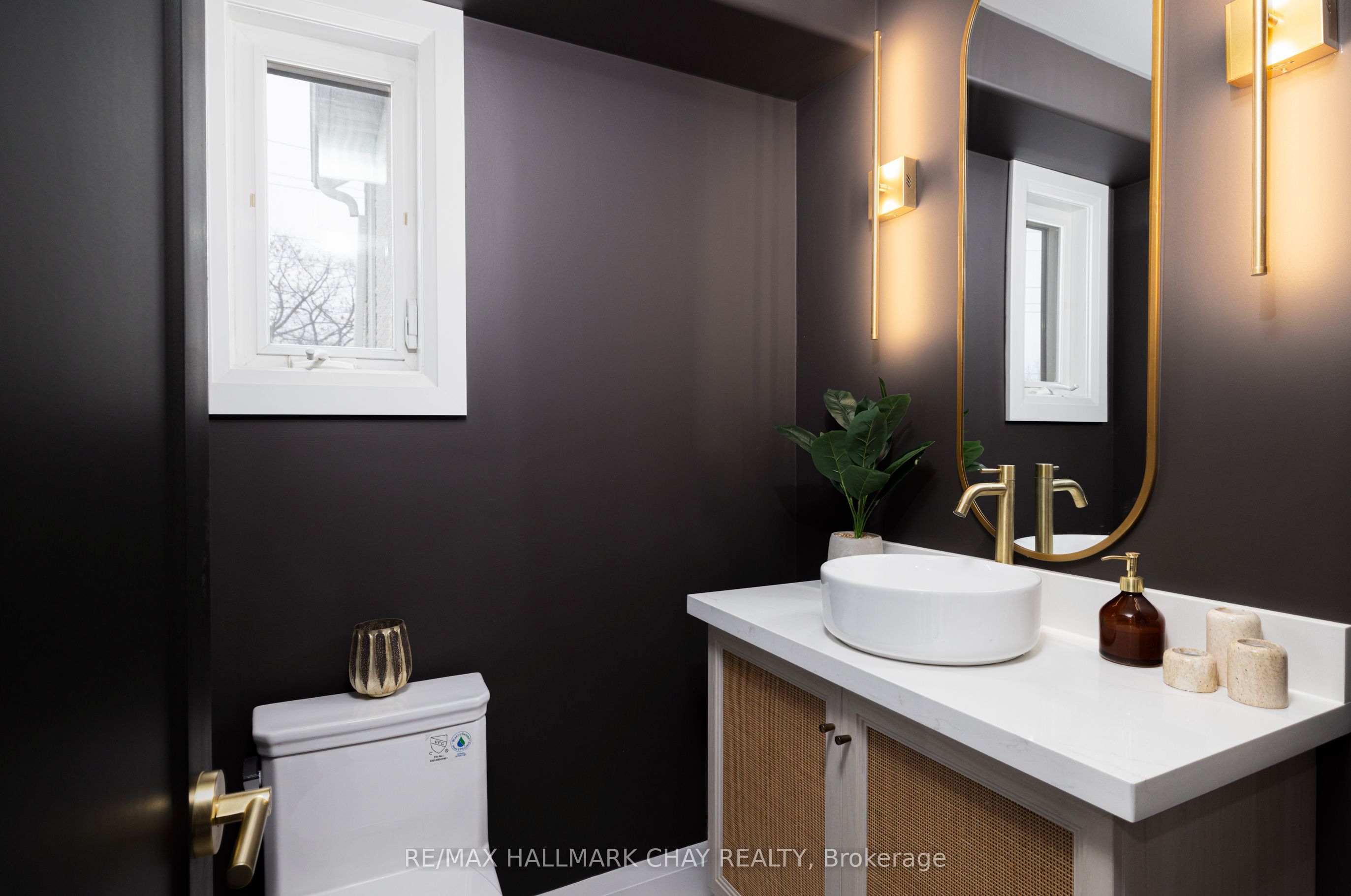 425 Codrington Street Property Photo 22