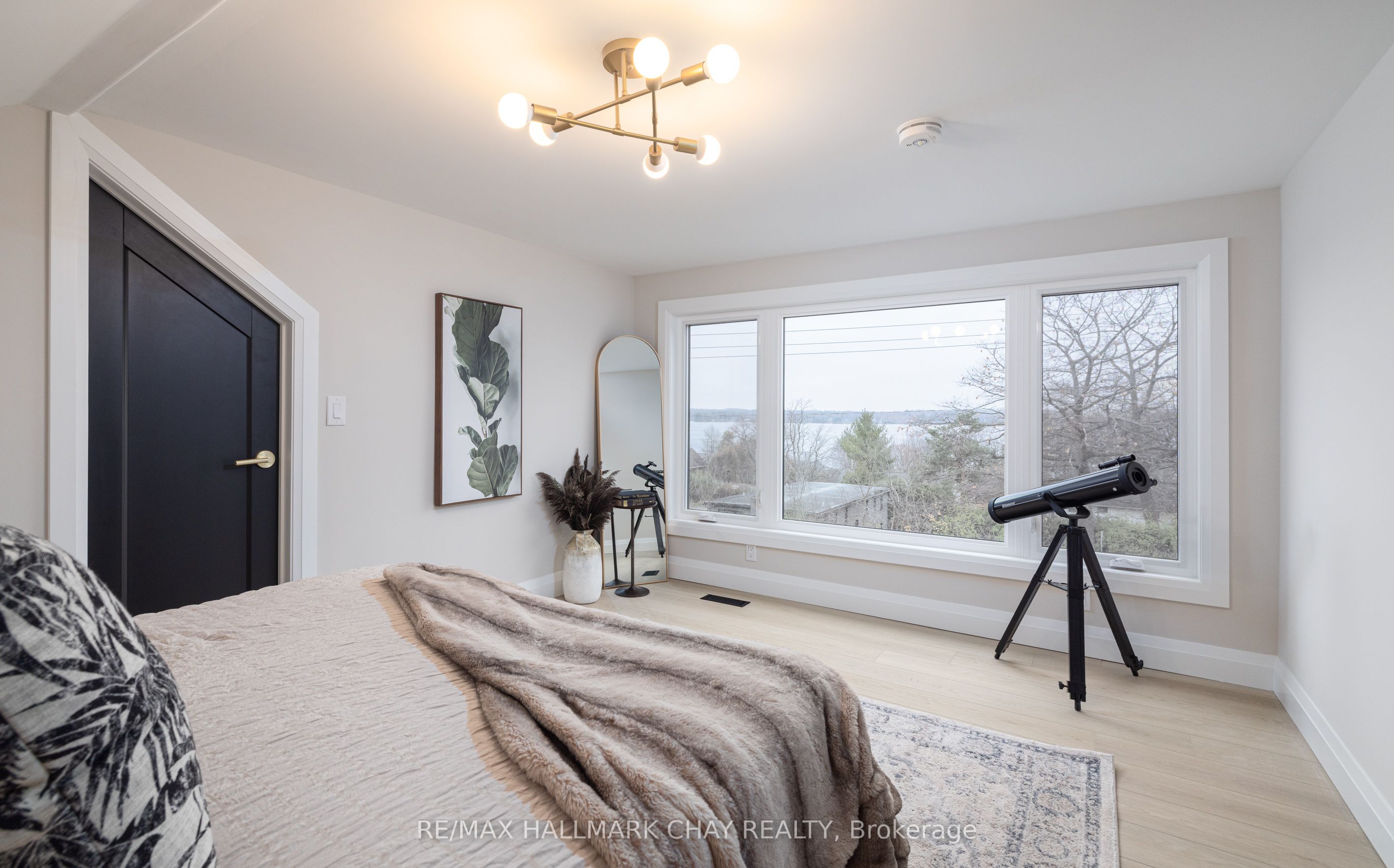 425 Codrington Street Property Photo 23