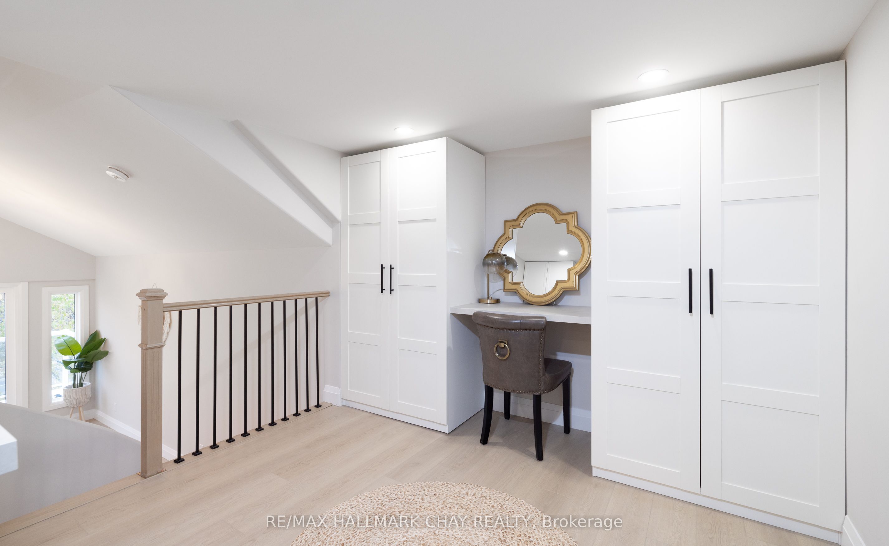 425 Codrington Street Property Photo 27