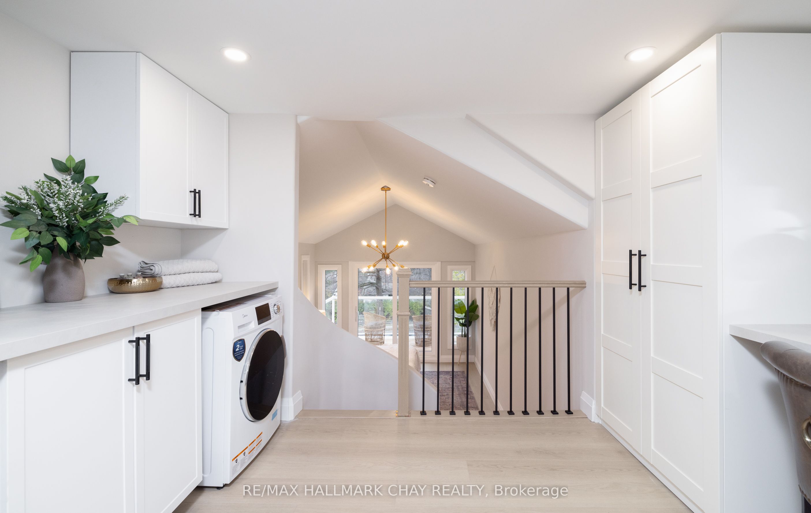 425 Codrington Street Property Photo 28