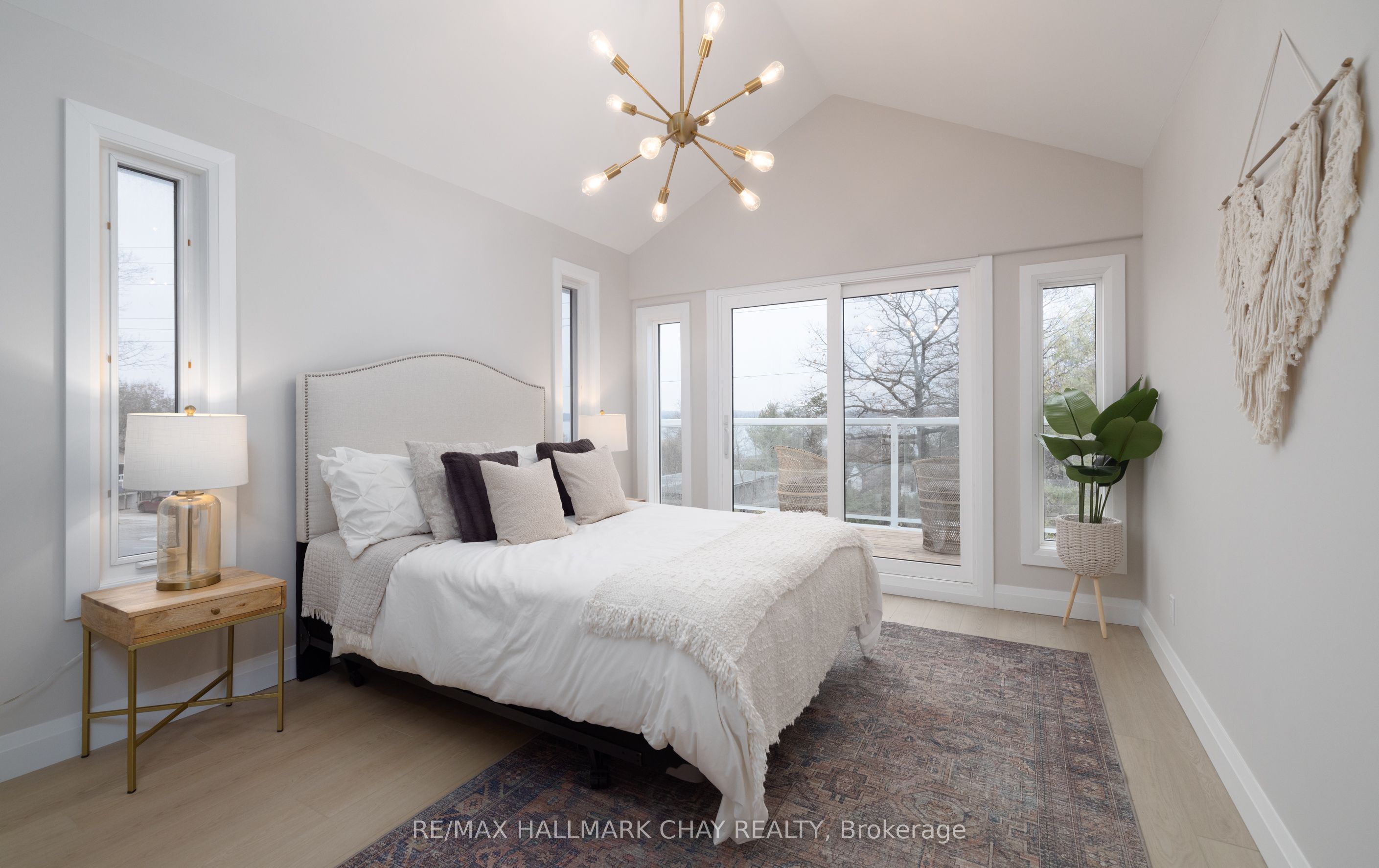 425 Codrington Street Property Photo 32