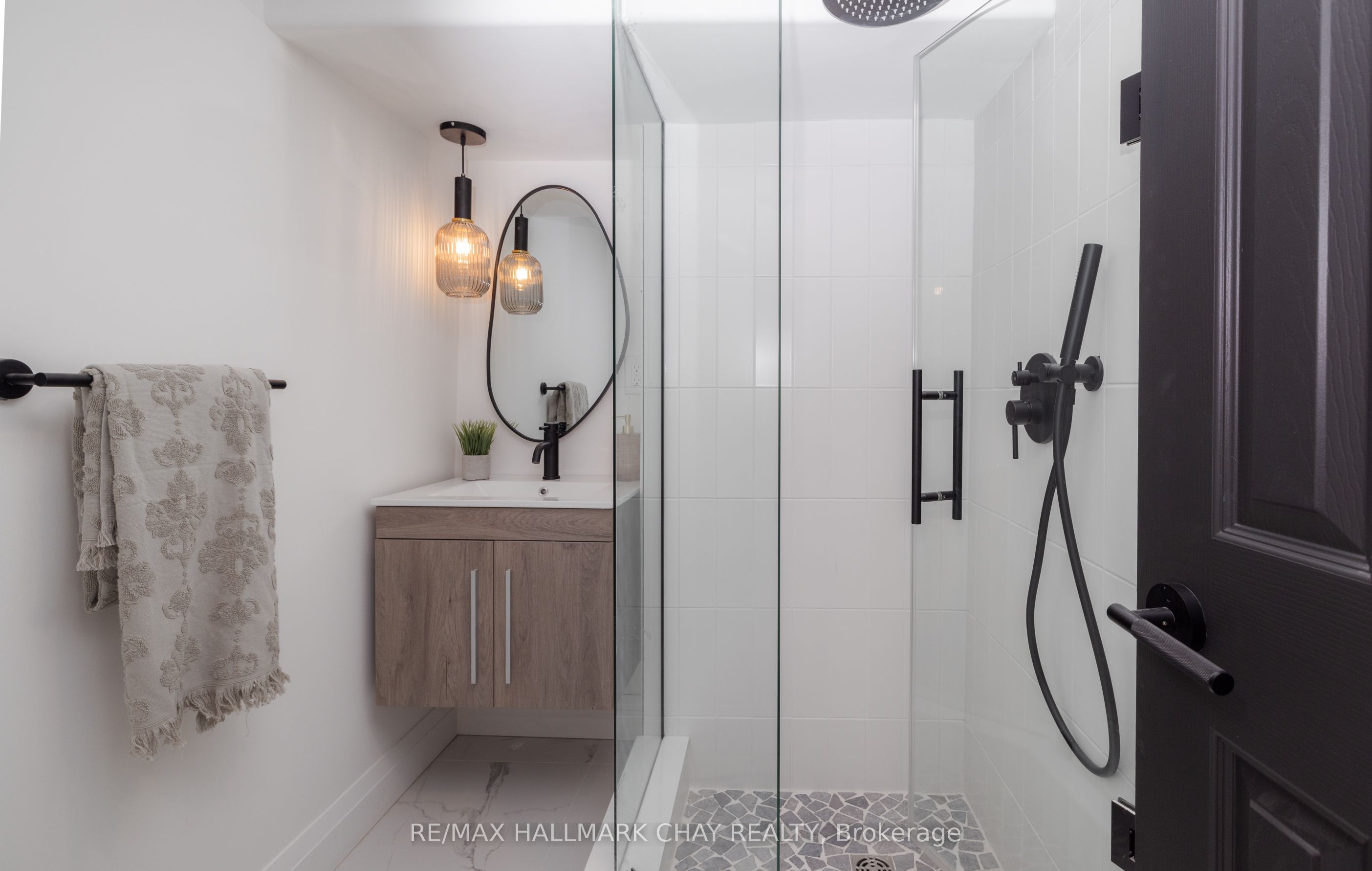 425 Codrington Street Property Photo 34