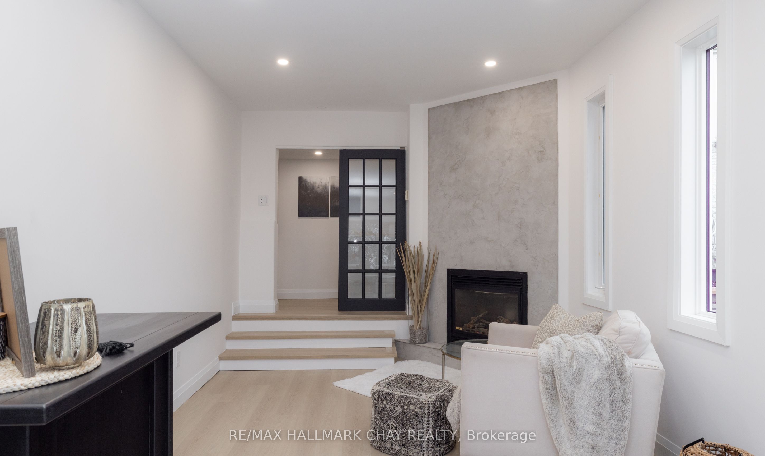 425 Codrington Street Property Photo 36