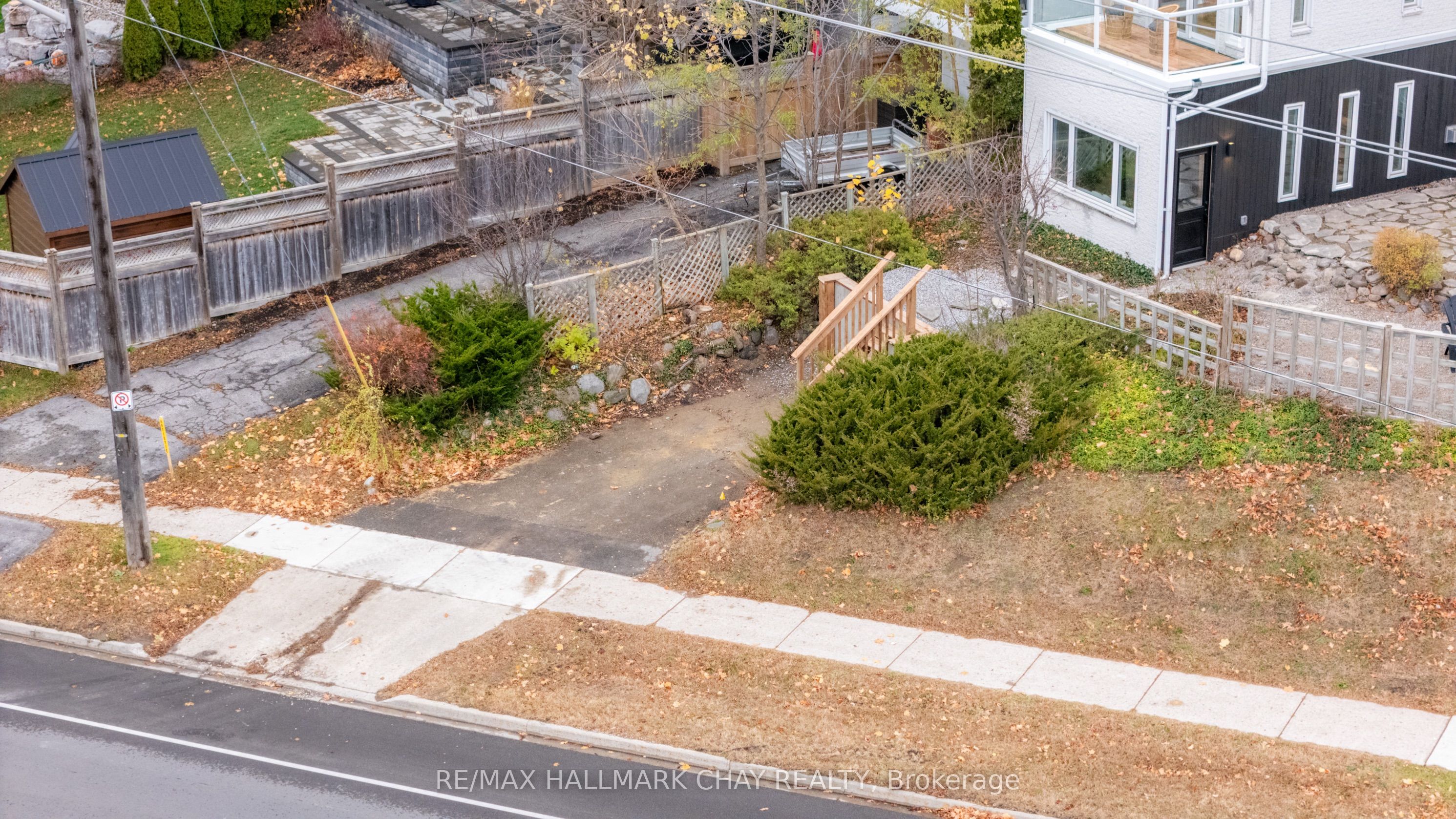 425 Codrington Street Property Photo 37