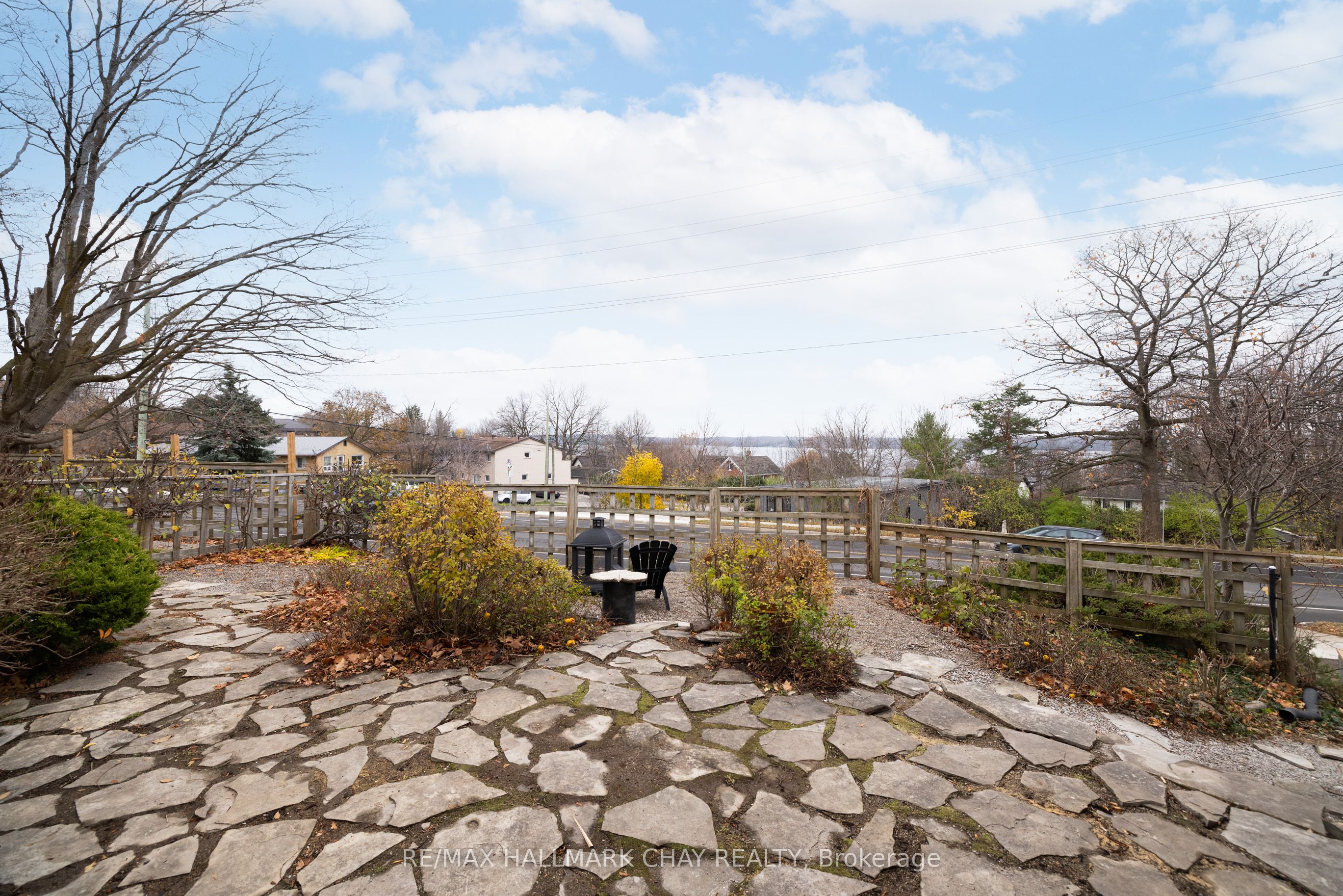 425 Codrington Street Property Photo 40