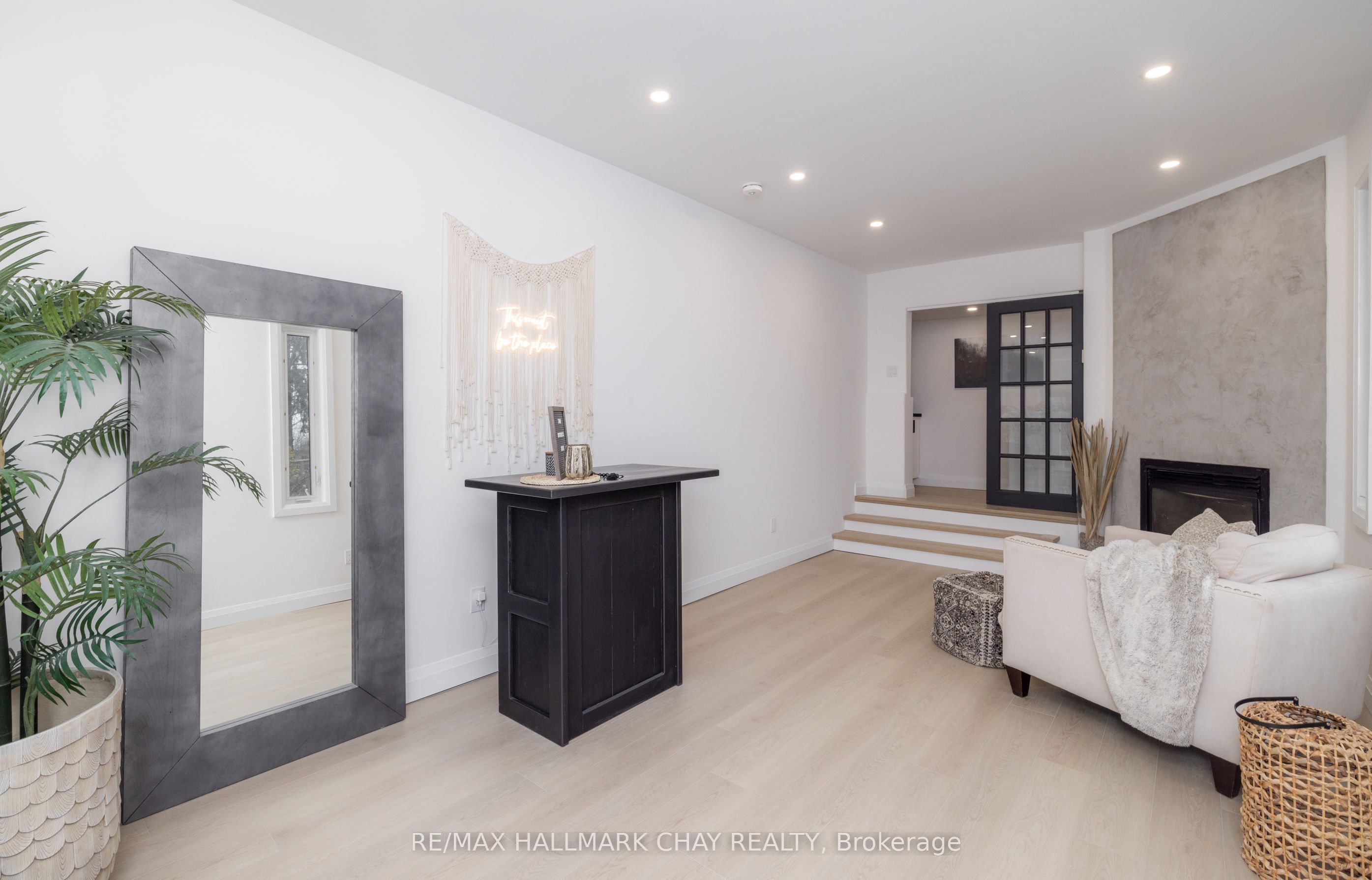 425 Codrington Street Property Photo 42