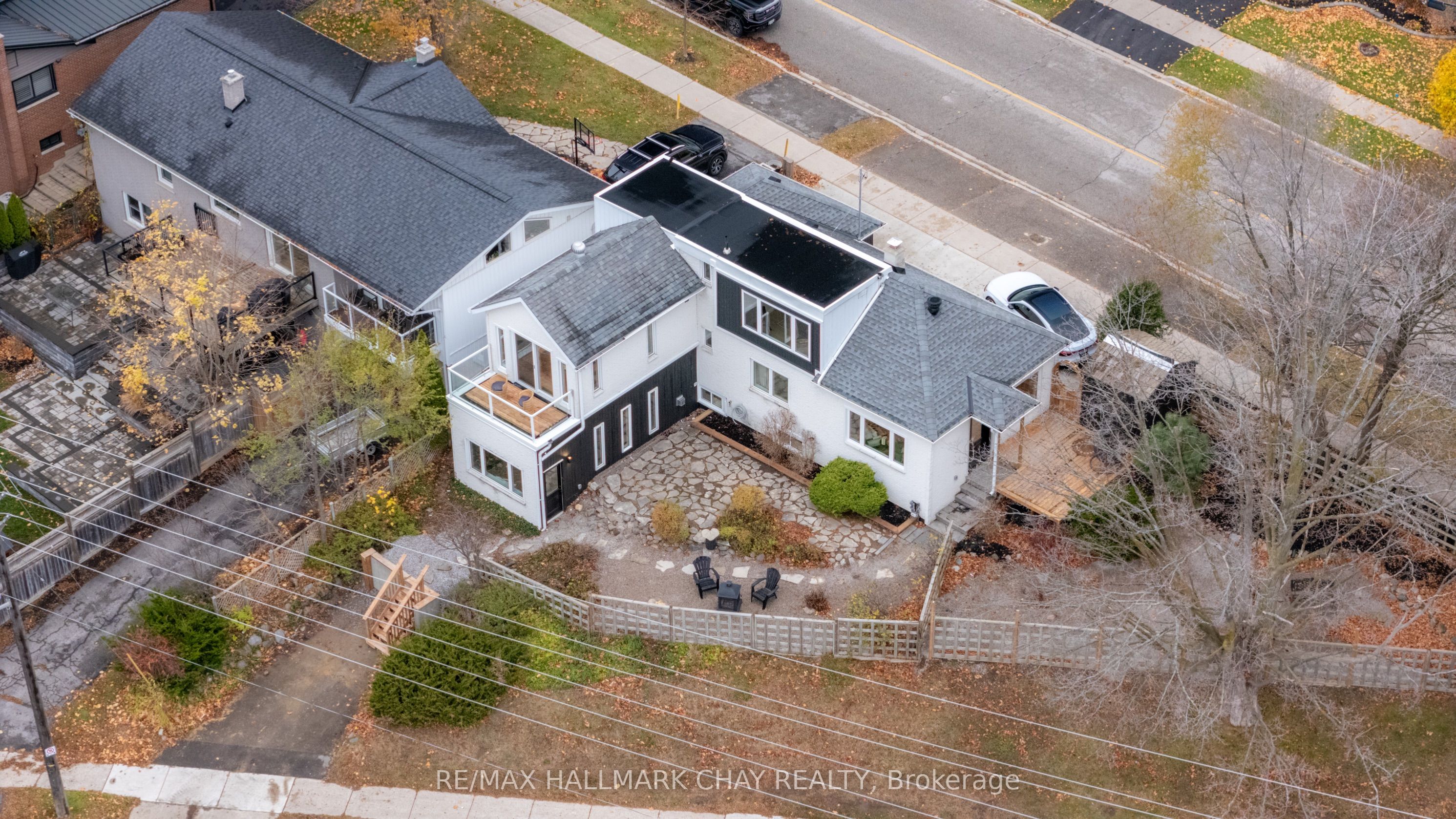 425 Codrington Street Property Photo 43