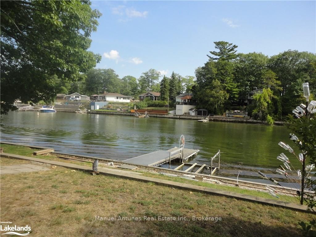 1089 Mosley Street Property Photo 2