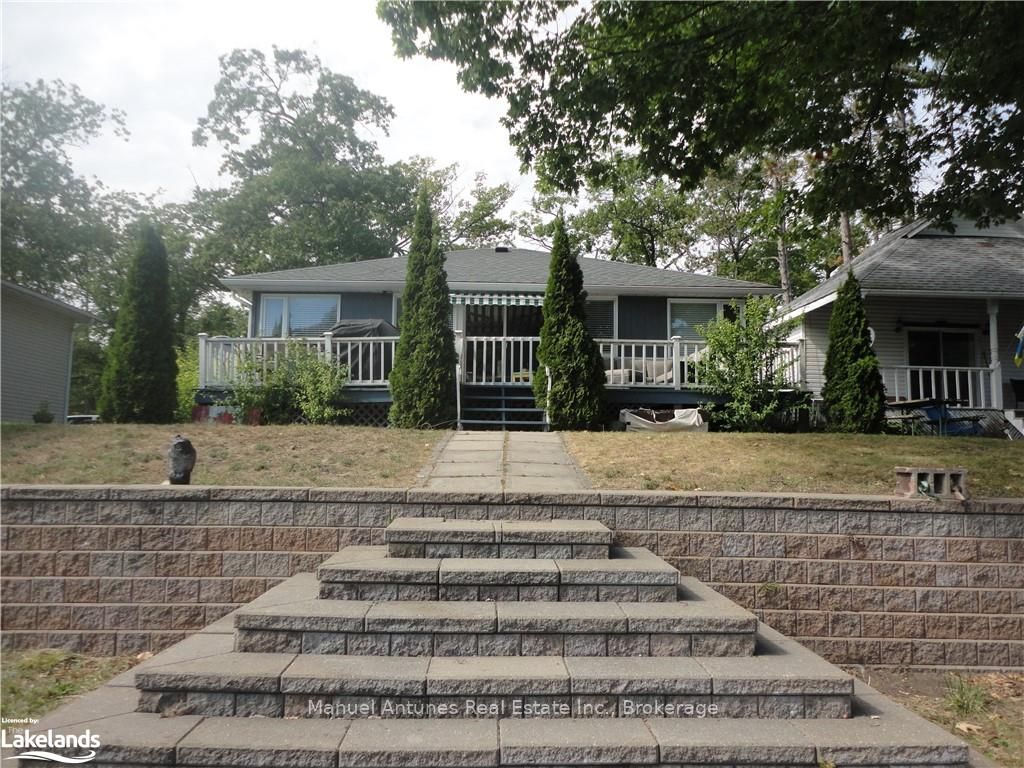 1089 Mosley Street Property Photo 3