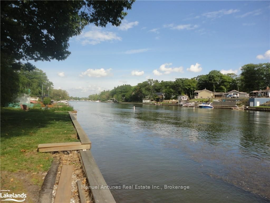 1089 Mosley Street Property Photo 4