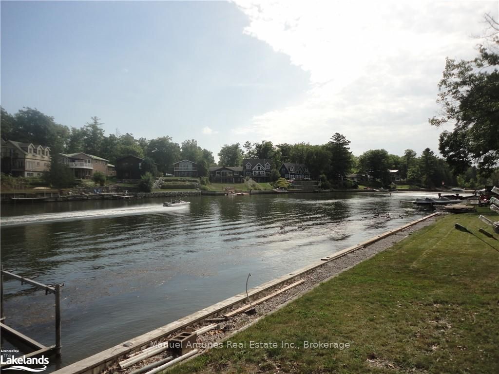 1089 Mosley Street Property Photo 6