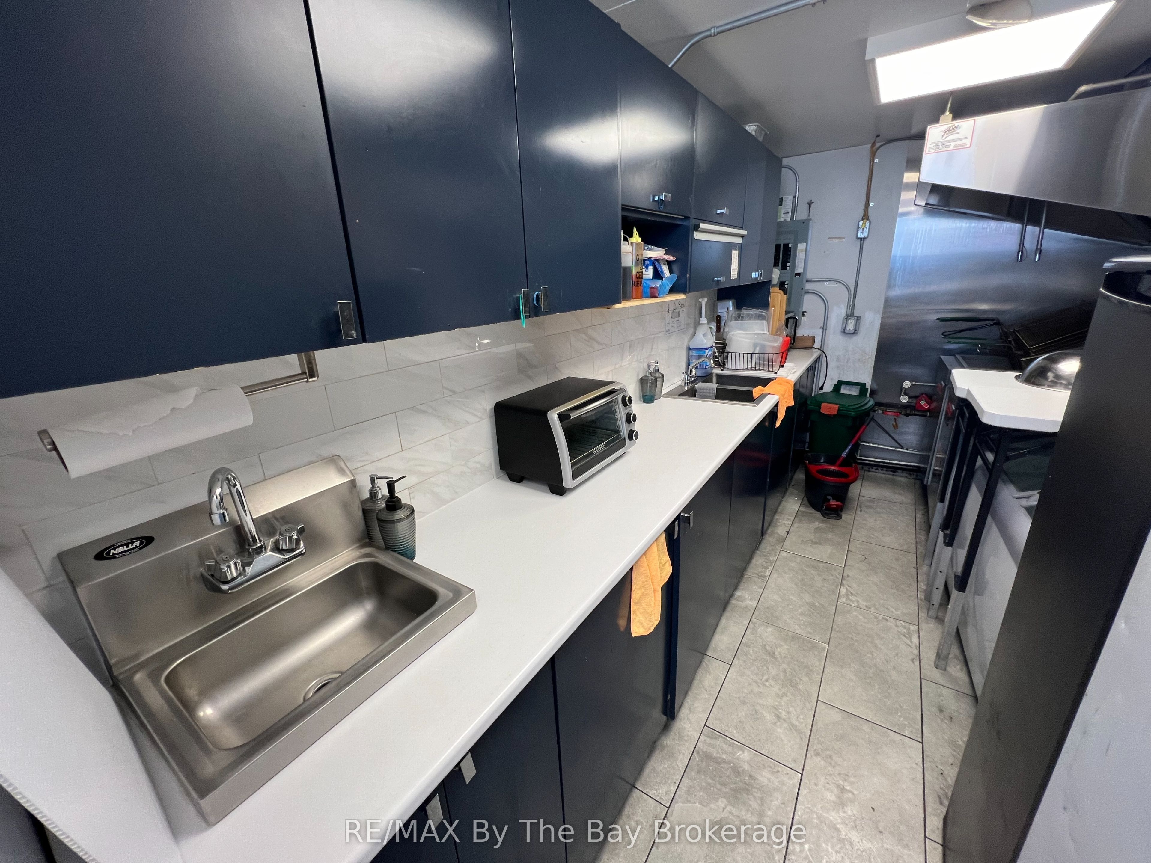 #unit 8 - 10 Main Street Property Photo 7