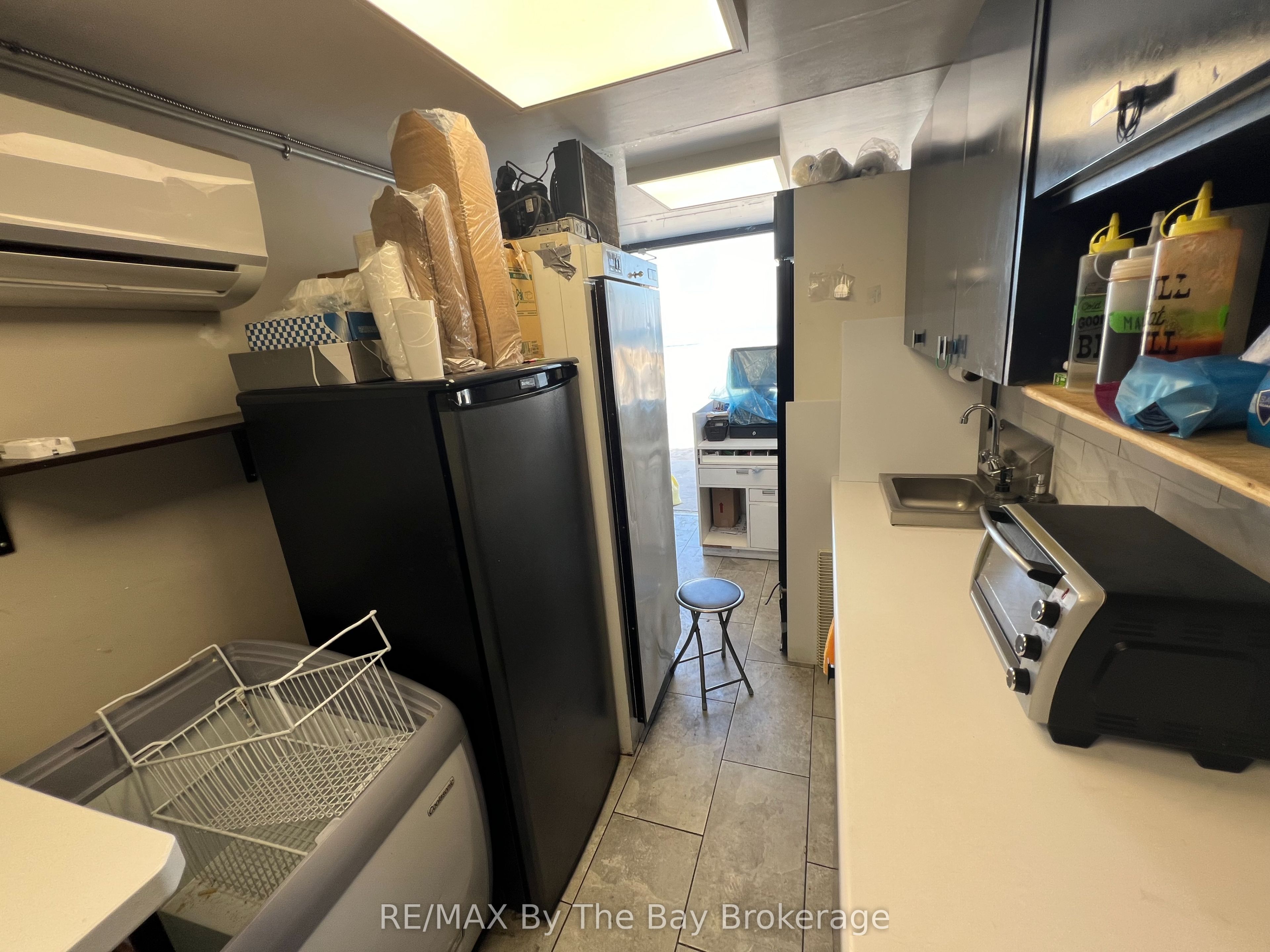 #unit 8 - 10 Main Street Property Photo 8
