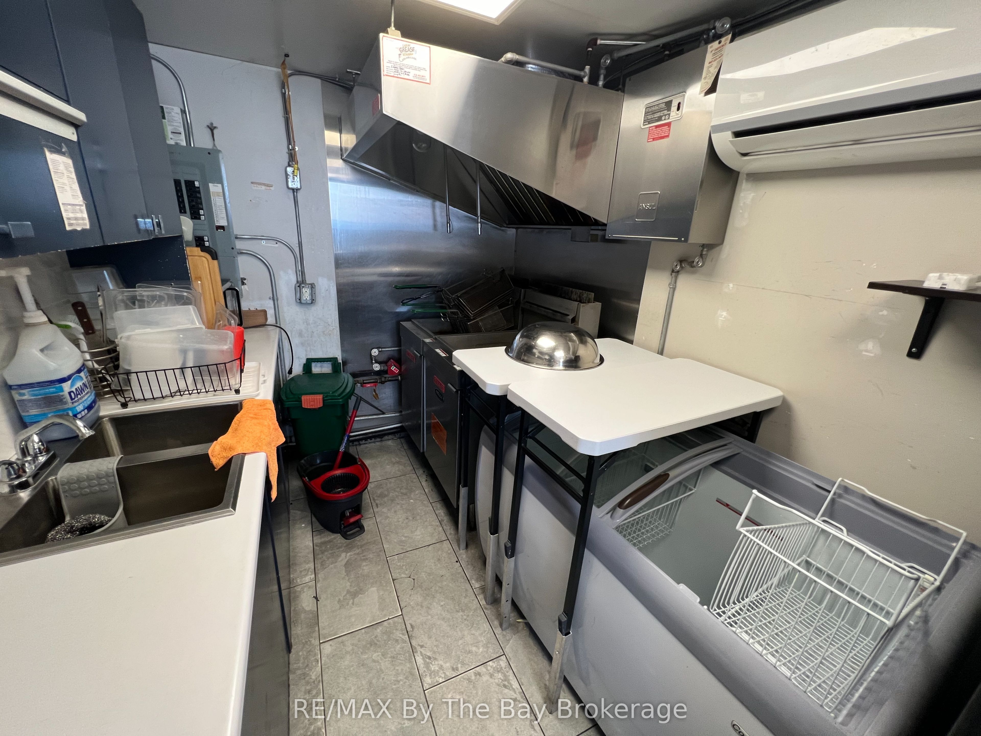 #unit 8 - 10 Main Street Property Photo 9