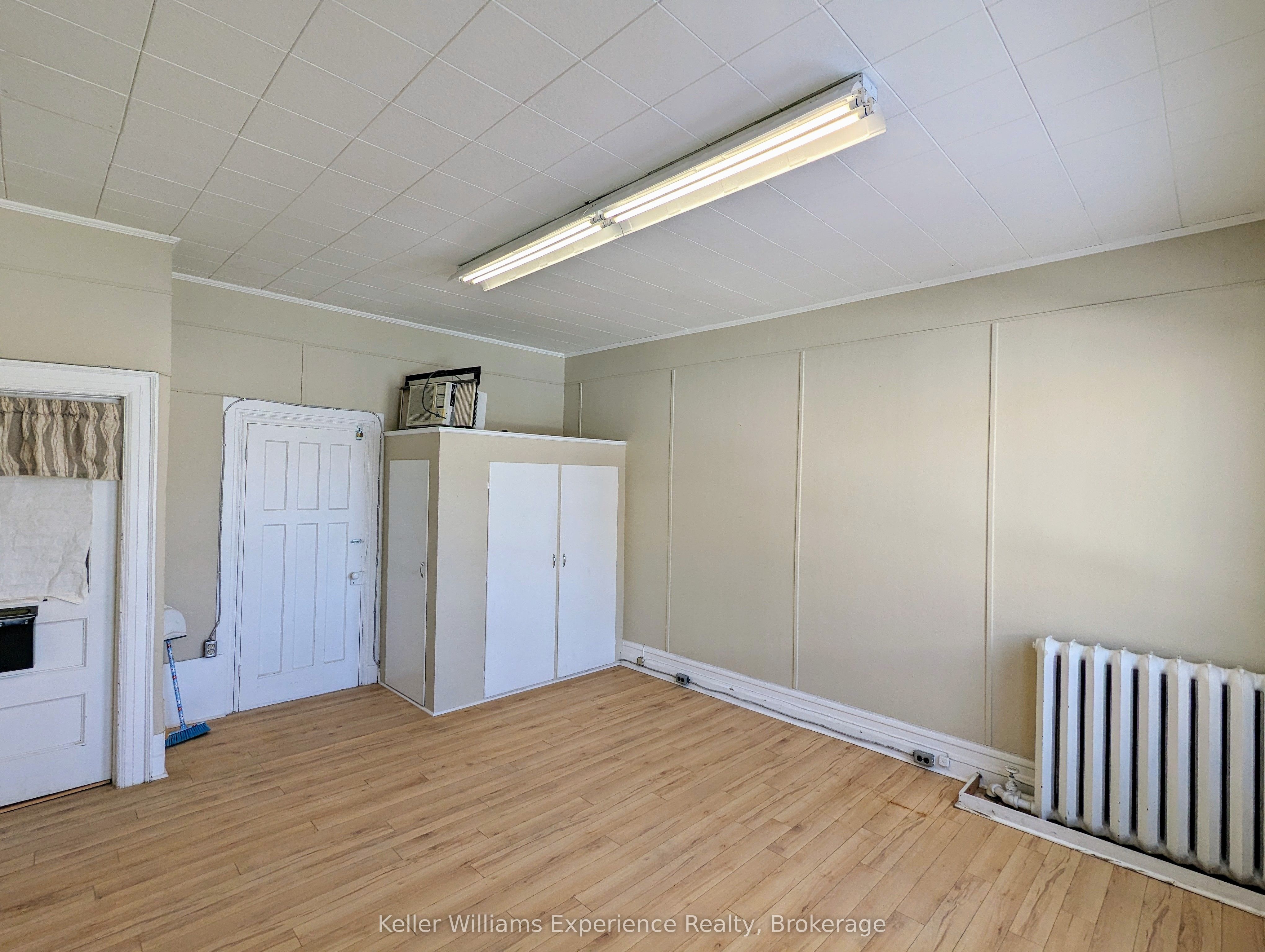 212 King Street Property Photo 4
