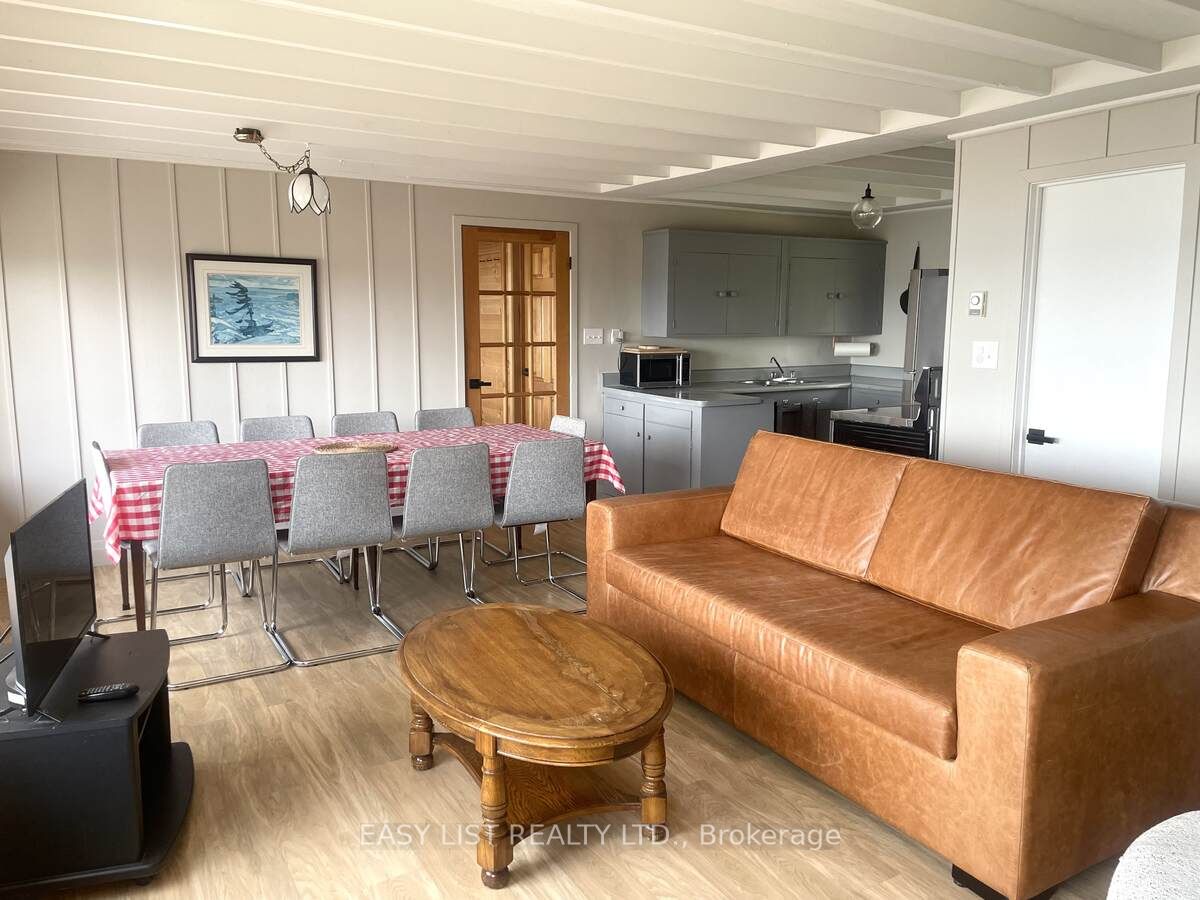 1536 Tiny Beaches Road N Property Photo 6