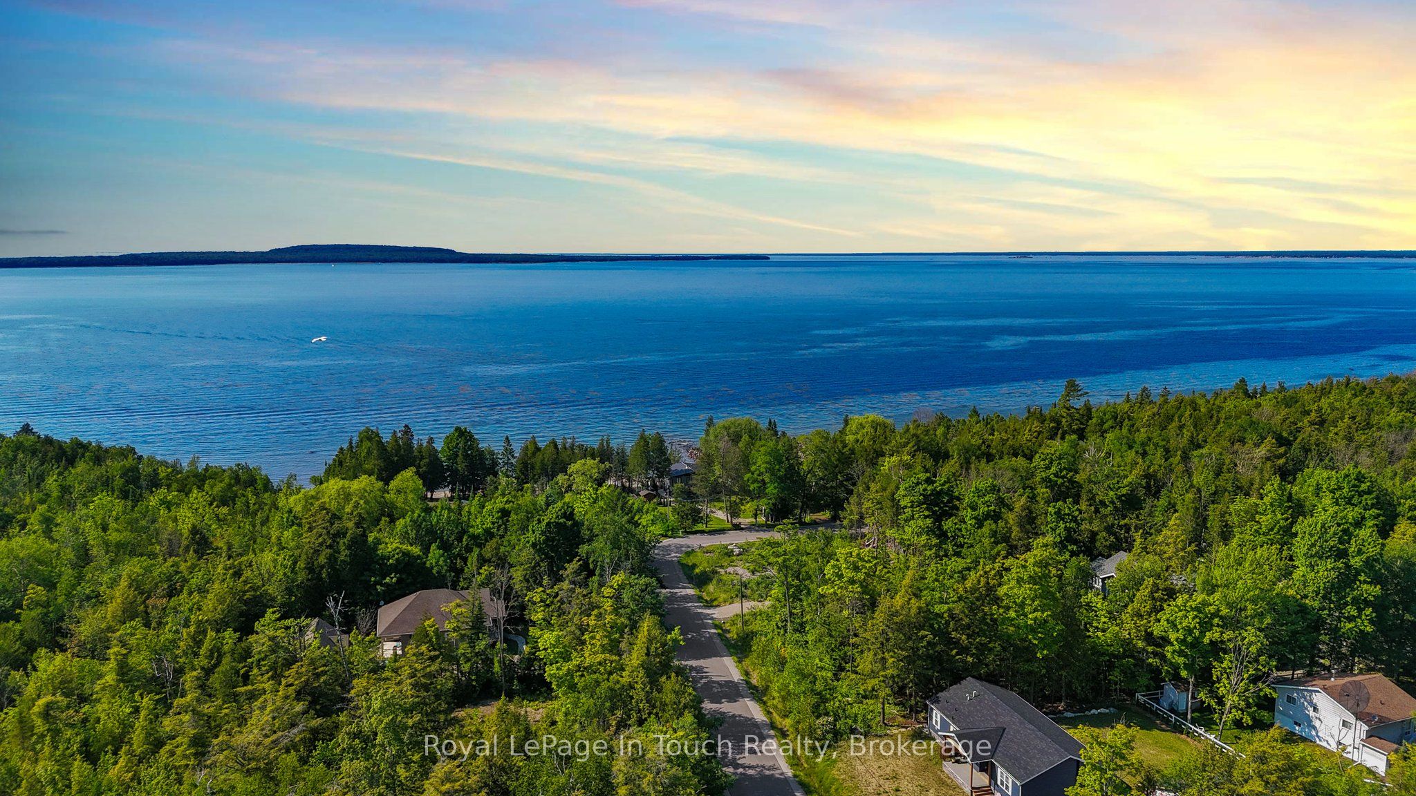 585 Champlain Road Property Photo 4