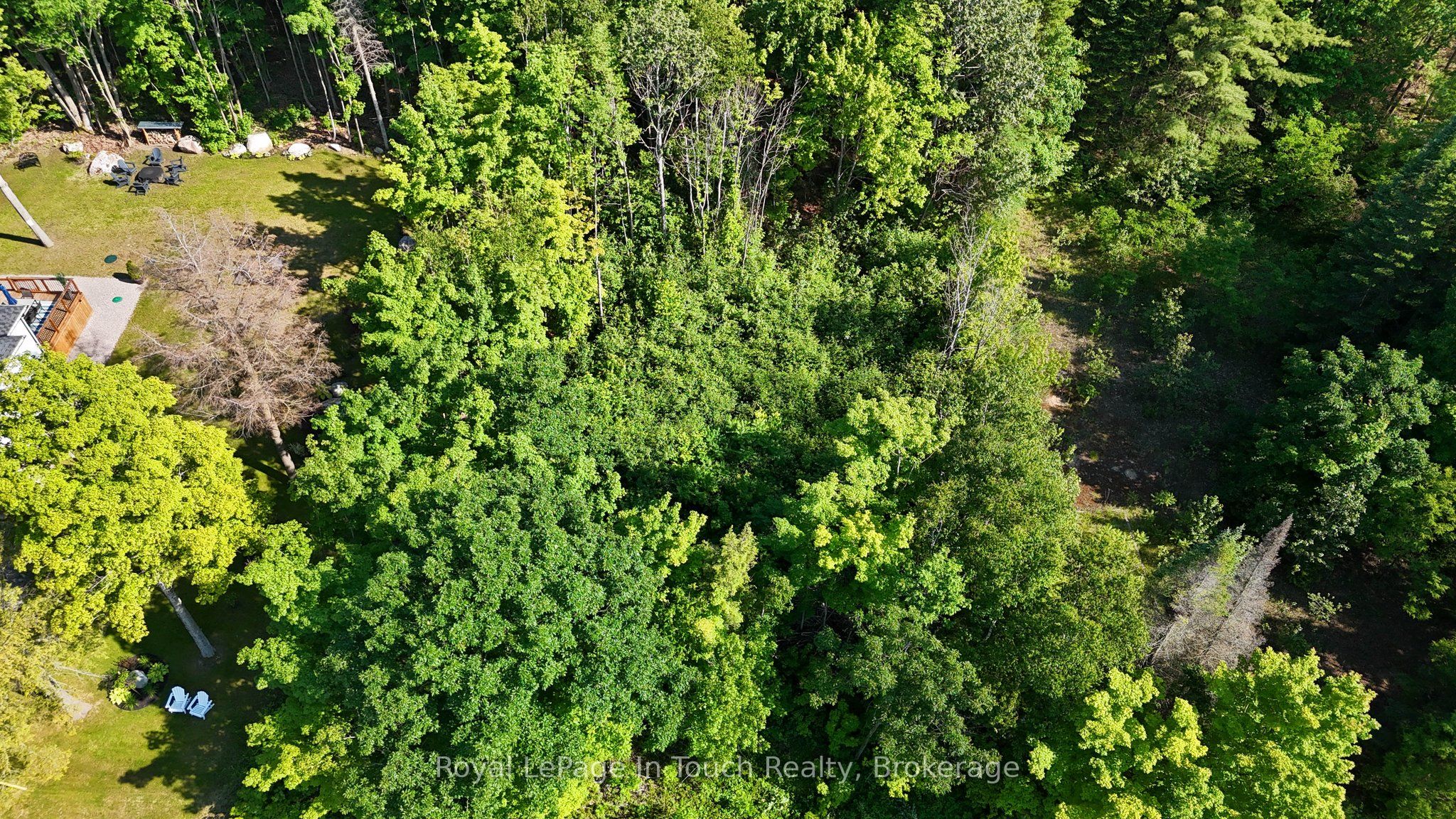 585 Champlain Road Property Photo 14