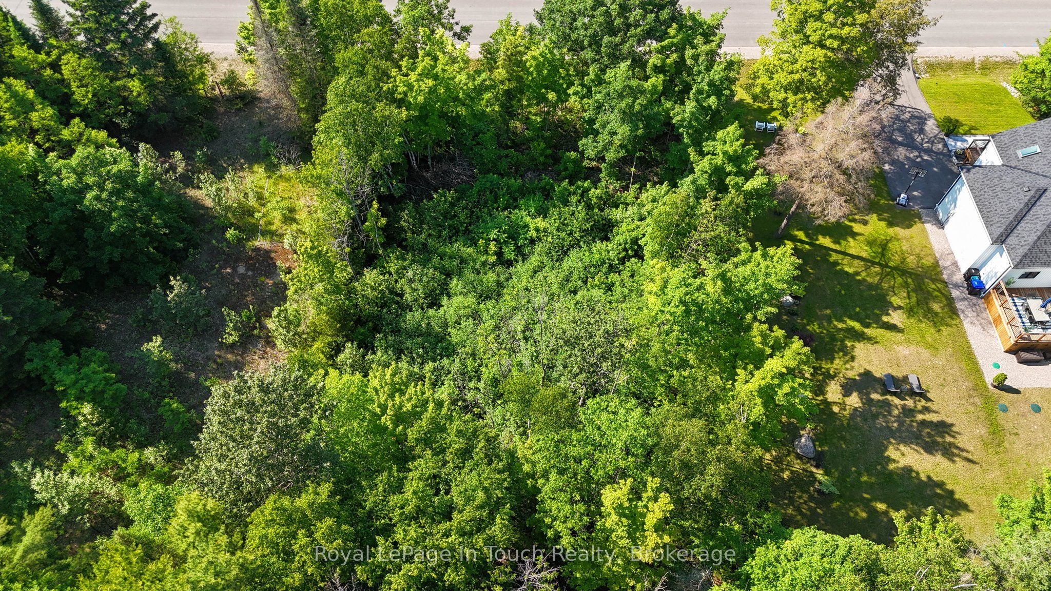 585 Champlain Road Property Photo 15