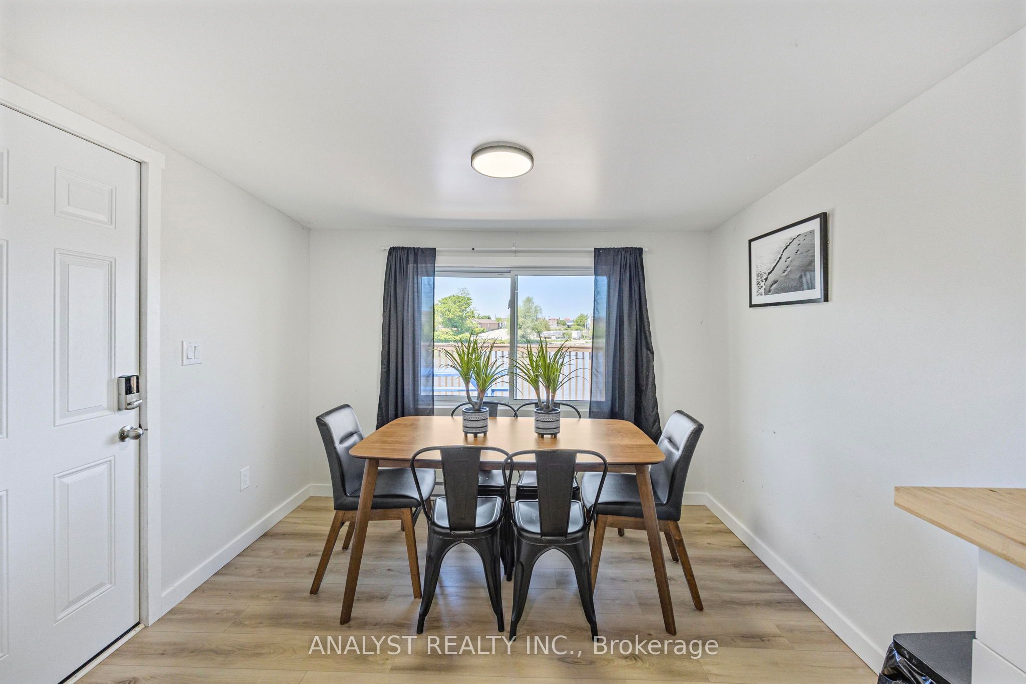 28 River Avenue Crescent Property Photo 5