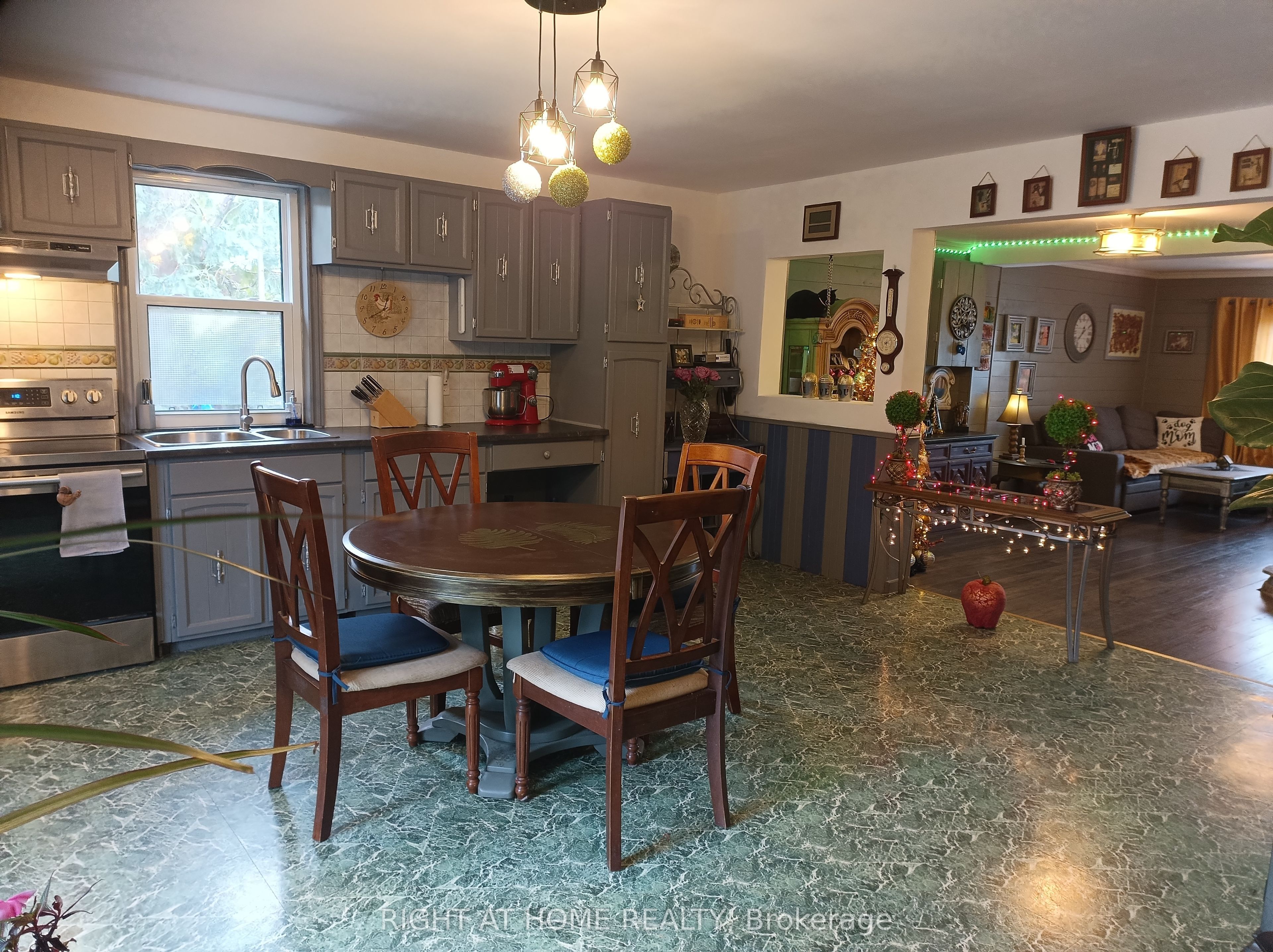 2323 Lakeshore Drive Property Photo 7