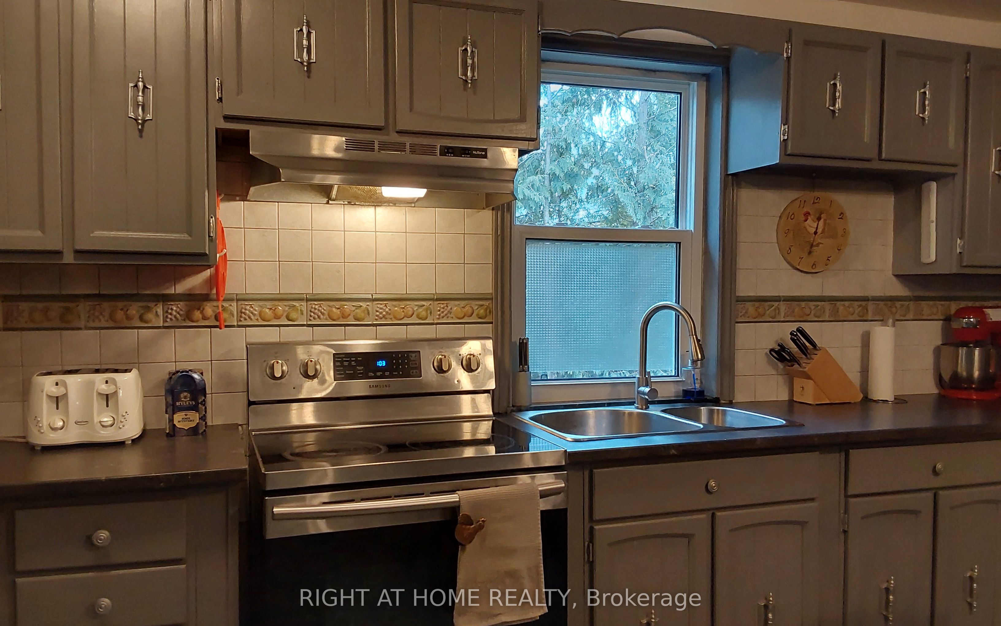 2323 Lakeshore Drive Property Photo 9
