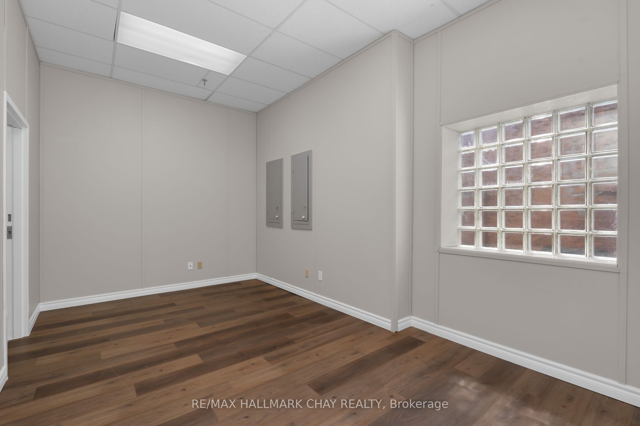 #lower B - 478 Bay Street Property Photo 9