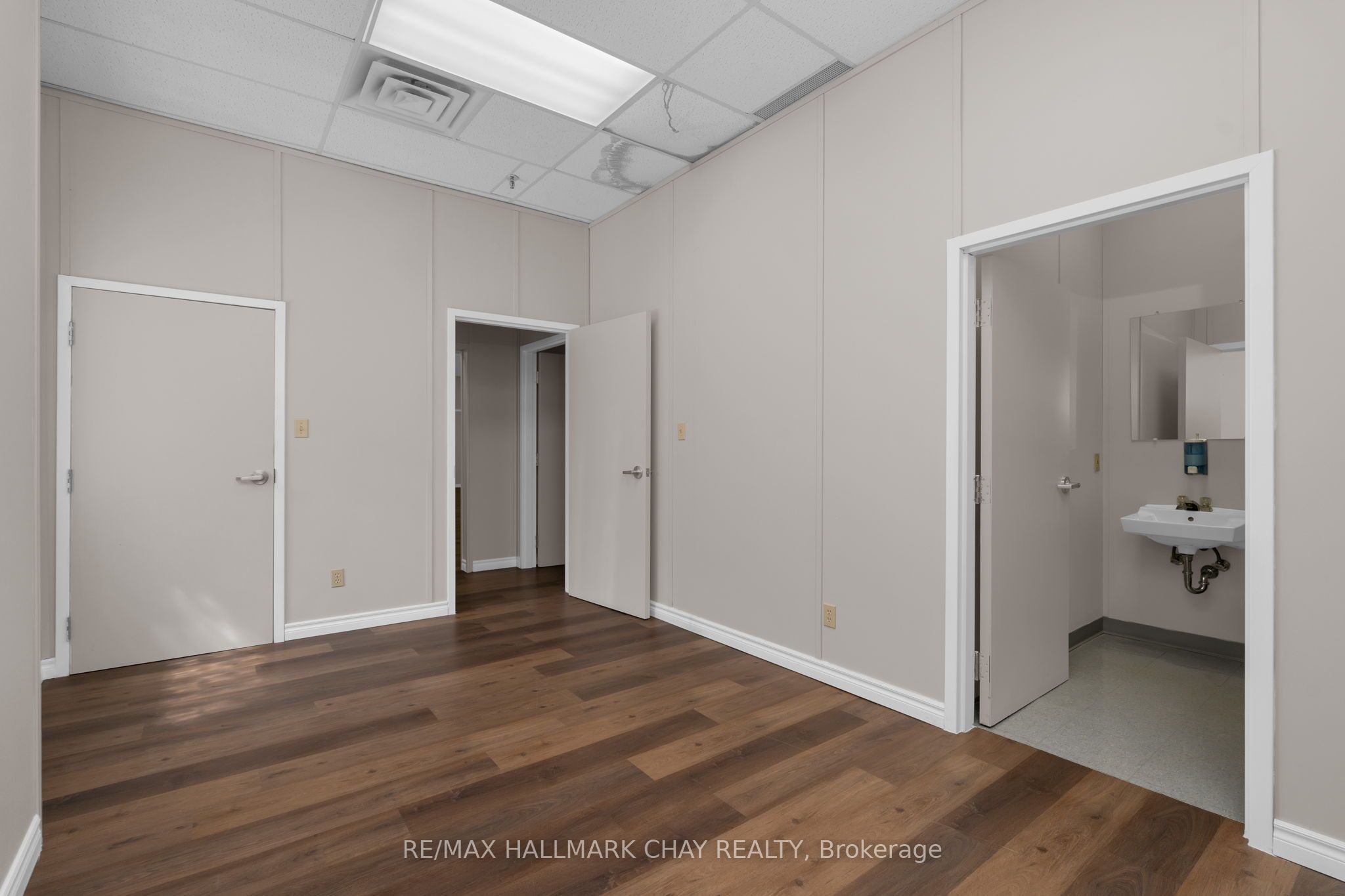 #lower B - 478 Bay Street Property Photo 10
