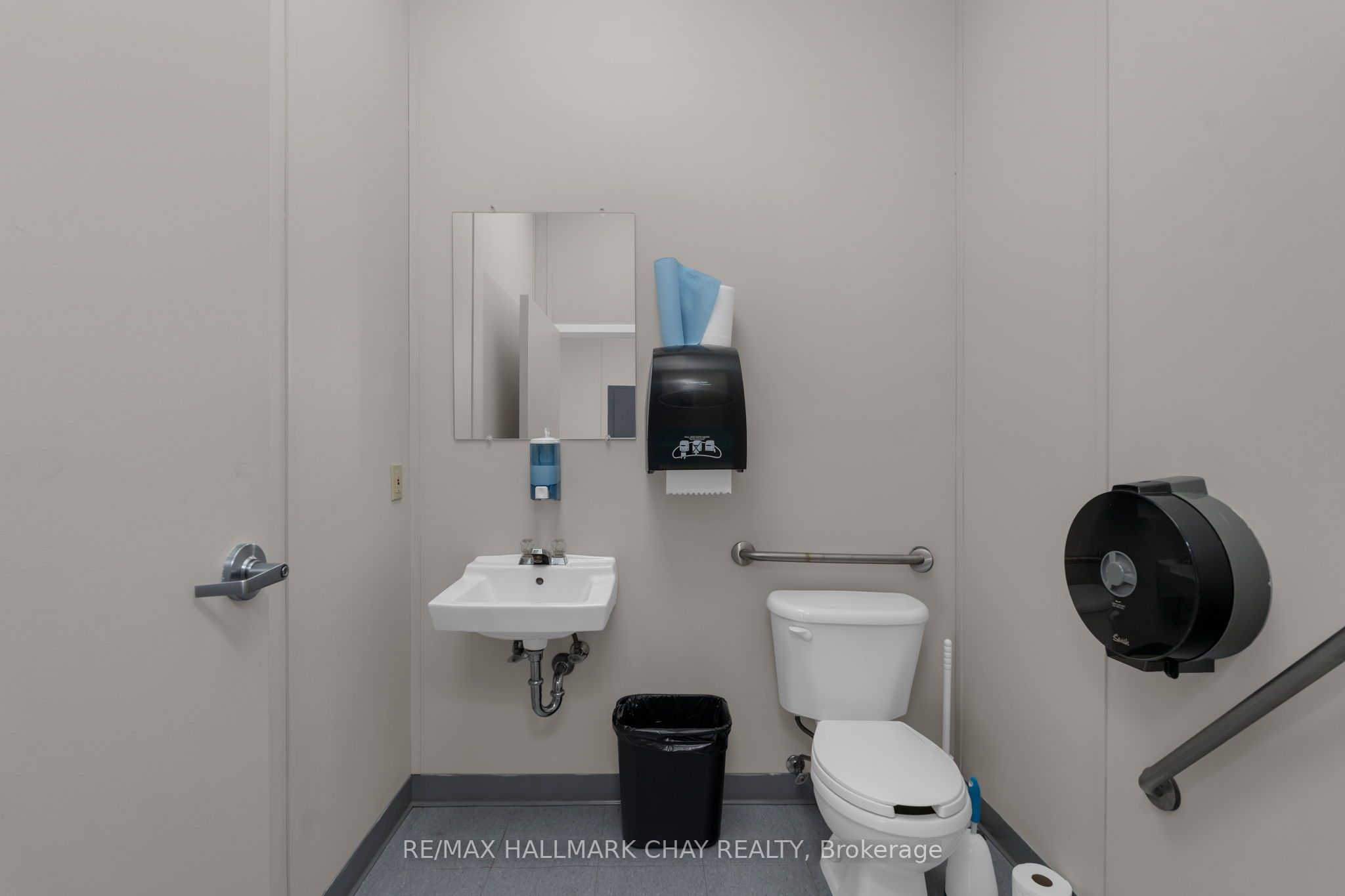 #lower B - 478 Bay Street Property Photo 11