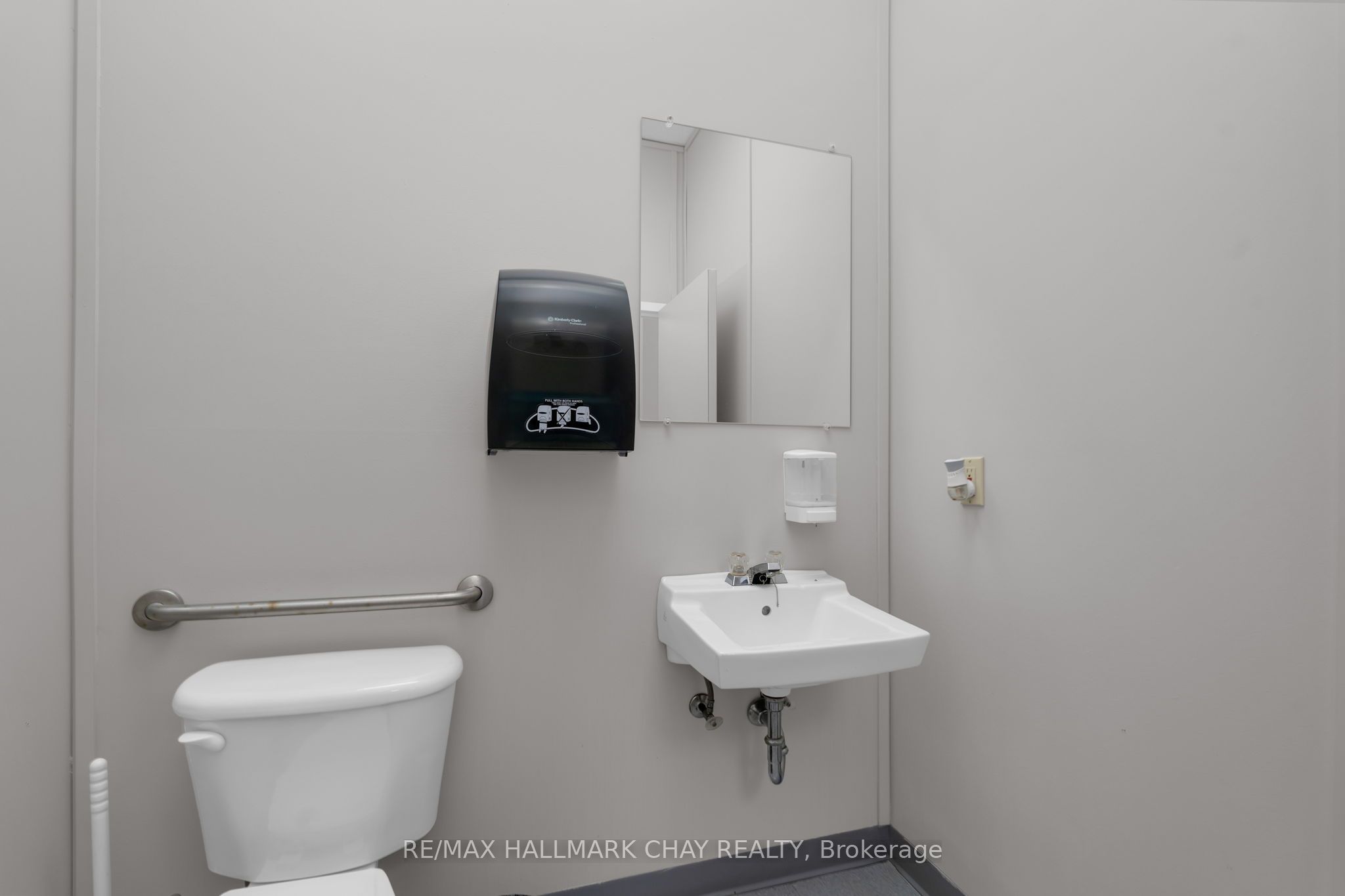 #lower B - 478 Bay Street Property Photo 18